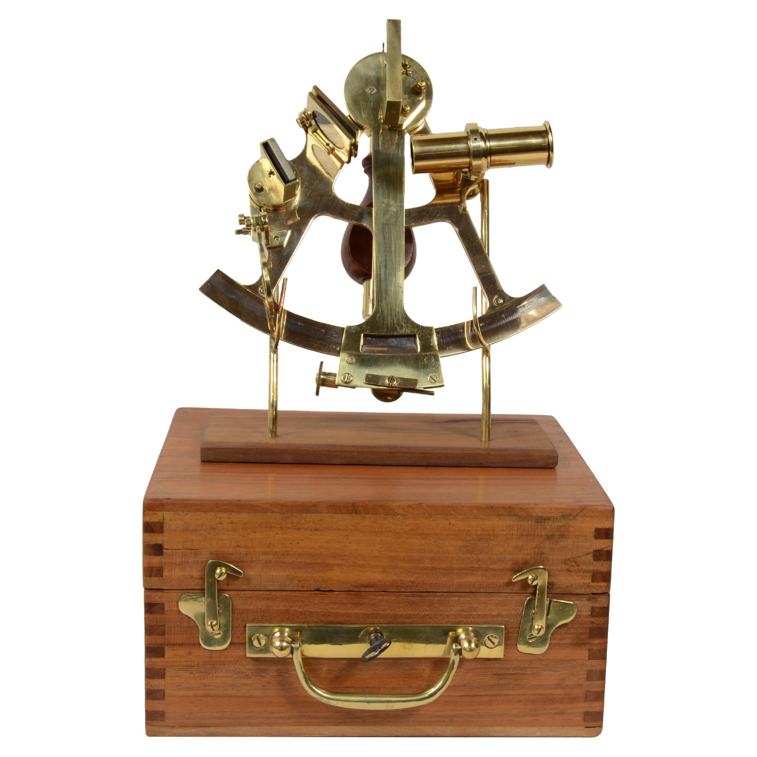 Small brass sextant S.te des Etablissements Gaumont Paris late 19th century For Sale