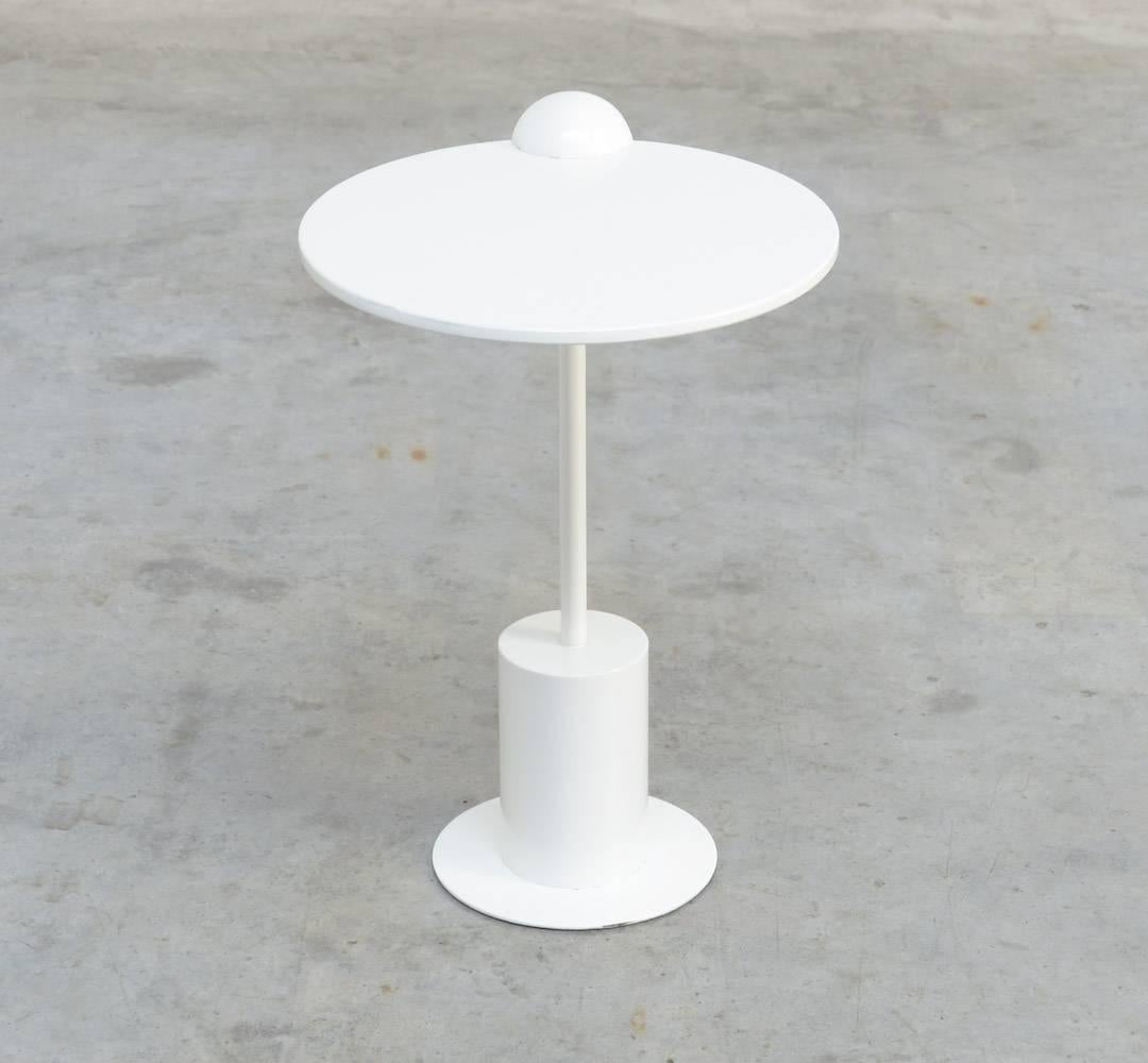 This Piccolo side table is designed by Edward Geluk for Arco (Arnold Cornelius van Ast) in the Netherlands in 1984. It is made of white powder coated metal with a white lacquered mdf top.
The Piccolo is a strong example of postmodern design. This