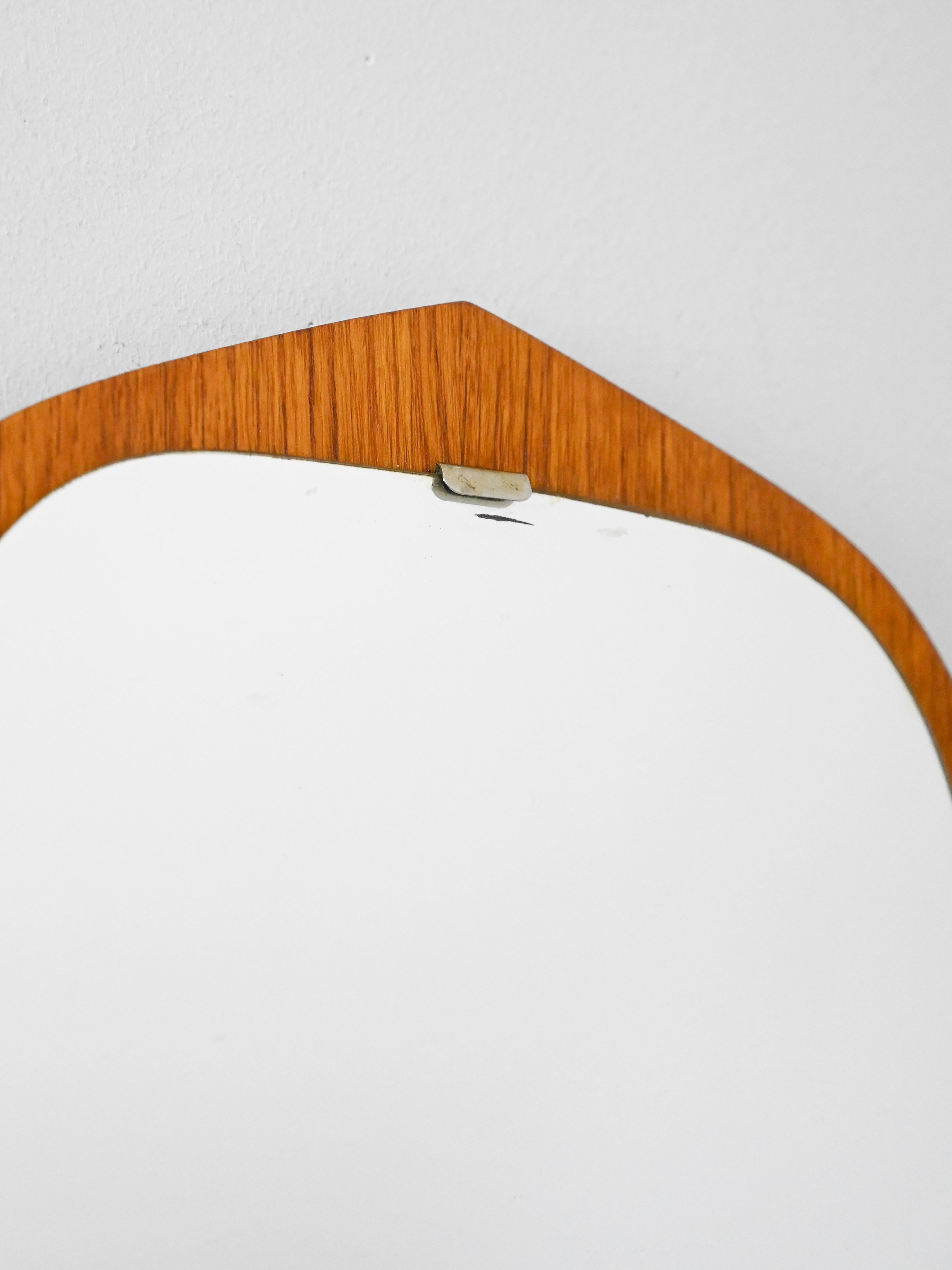 Scandinave moderne Petit miroir scandinave en teck des années 1950 - Design vintage en vente
