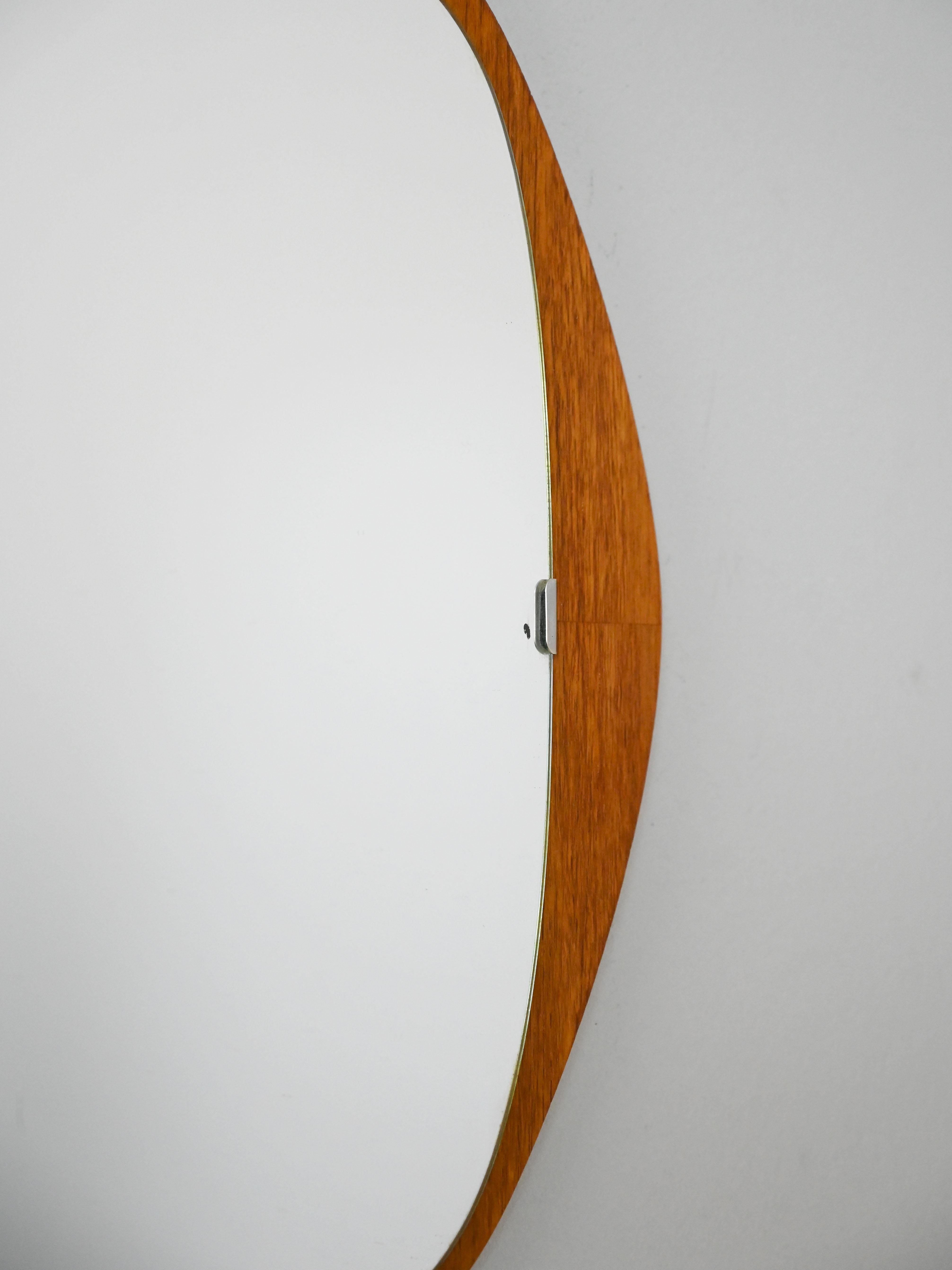 Scandinavian Petit miroir scandinave en teck des années 1950 - Design vintage en vente