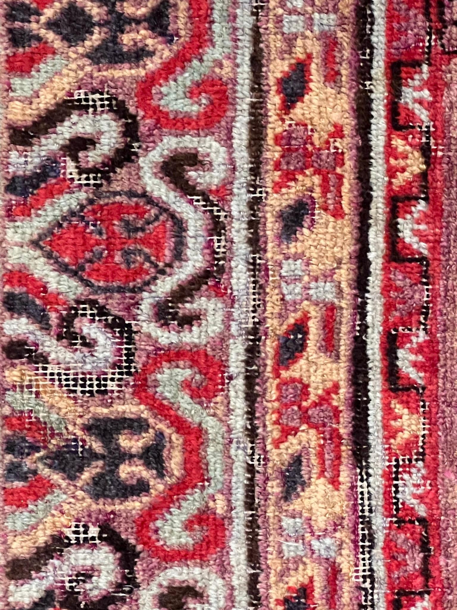 Small Yarkand rug decorated with pomegranate tones of cochineal red and gray For Sale 3