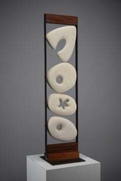 Escultura abstracta de piedra "Piccolo Totem 03" de Alberto Cabiddu