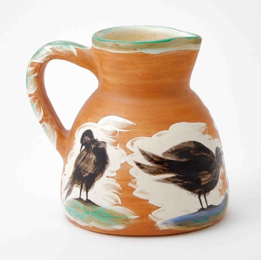 PICHET AU OISEAUX (A.R 456), 1962
inciso con il numero 80/200 e Edition Picasso e Madoura, con i timbri delle ceramiche Edition Picasso e Madoura Plein Feu sul lato inferiore.
Brocca in ceramica dipinta e parzialmente smaltata
Altezza 8 1/4 pollici;