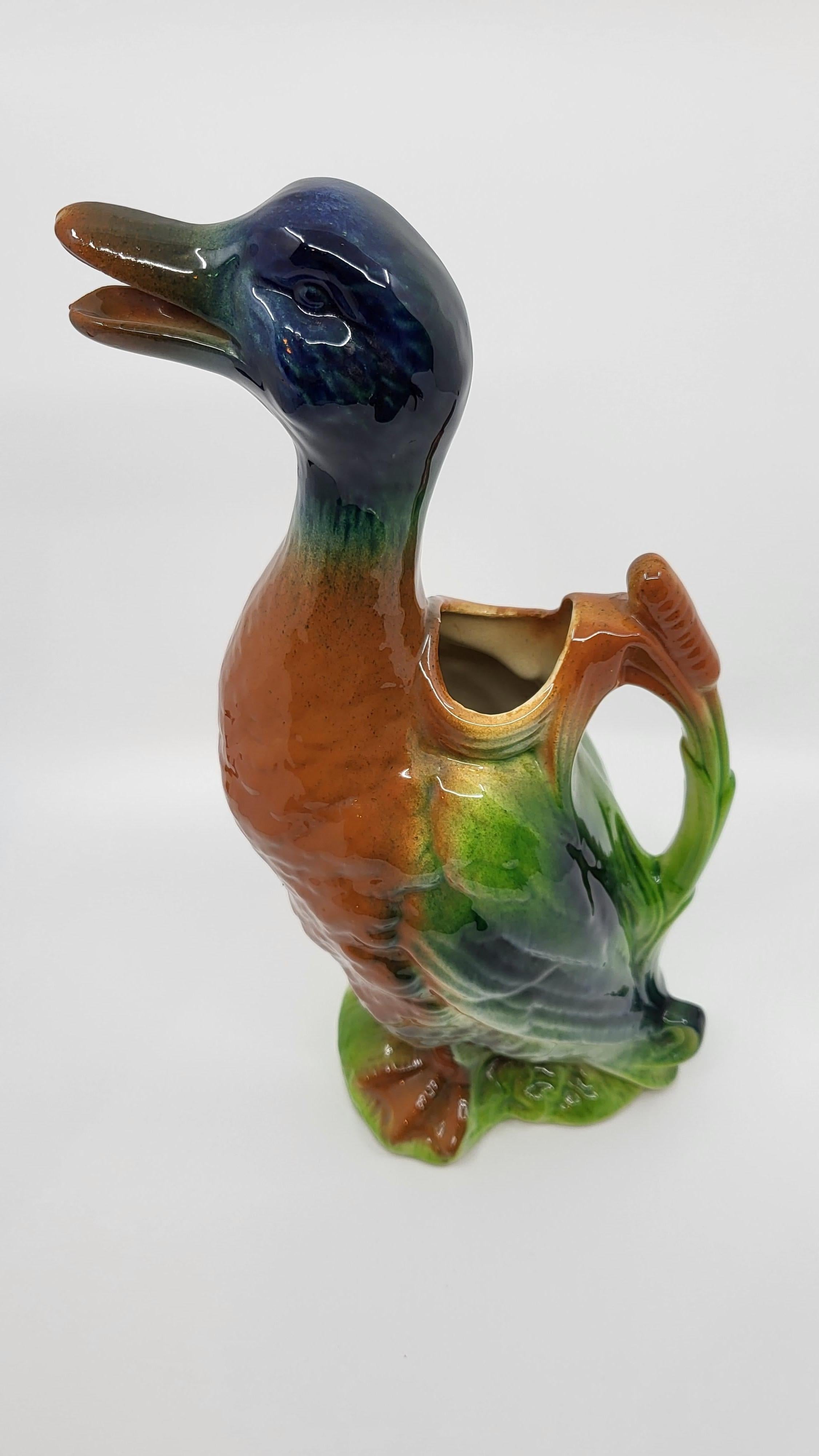 Pichet Saint Clément canard en majolique Française, design Art Nouveau 19ième In Good Condition In London, England