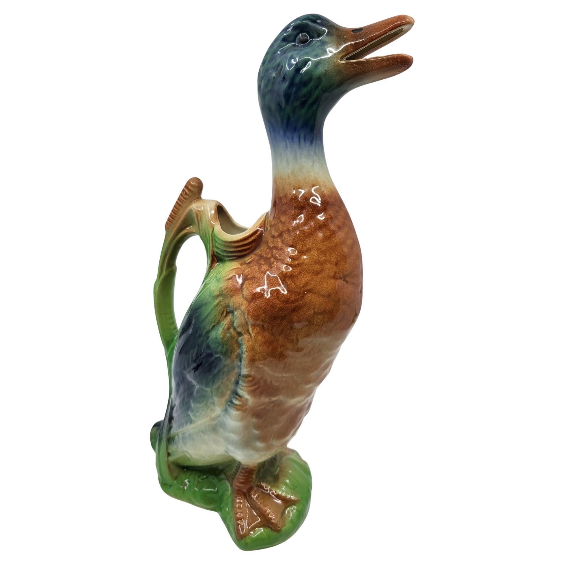 Pichet Saint Clément canard en majolique Française, design Art Nouveau 19ième