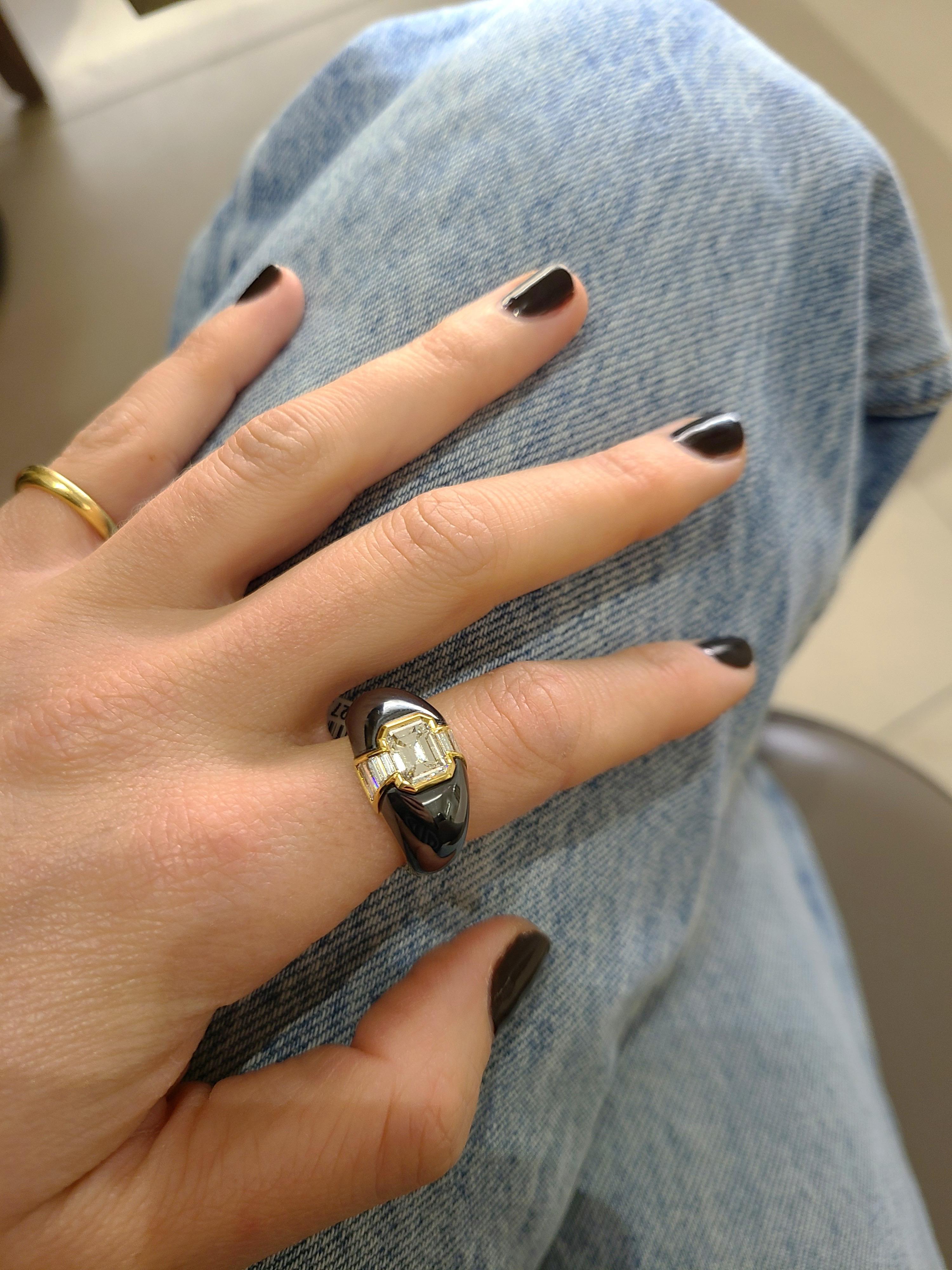 Moderne Bague gitane Pichiotti en diamant taille émeraude de 1,19 carat et hématite en vente