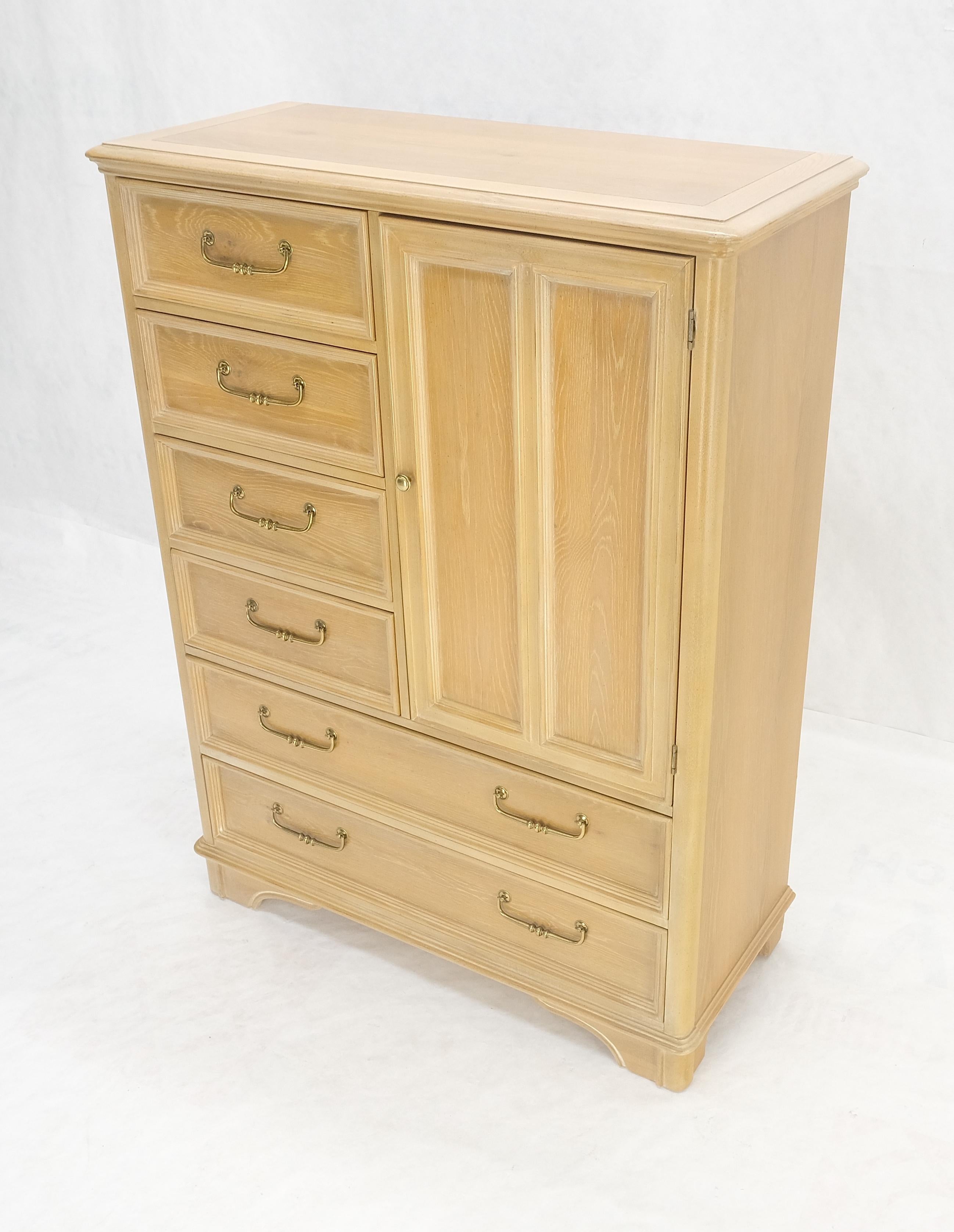 Oak Oak Pickled 6 Drawers Two Door Compartment Chifforobe Chest Dresser Cabinet MINT en vente 6
