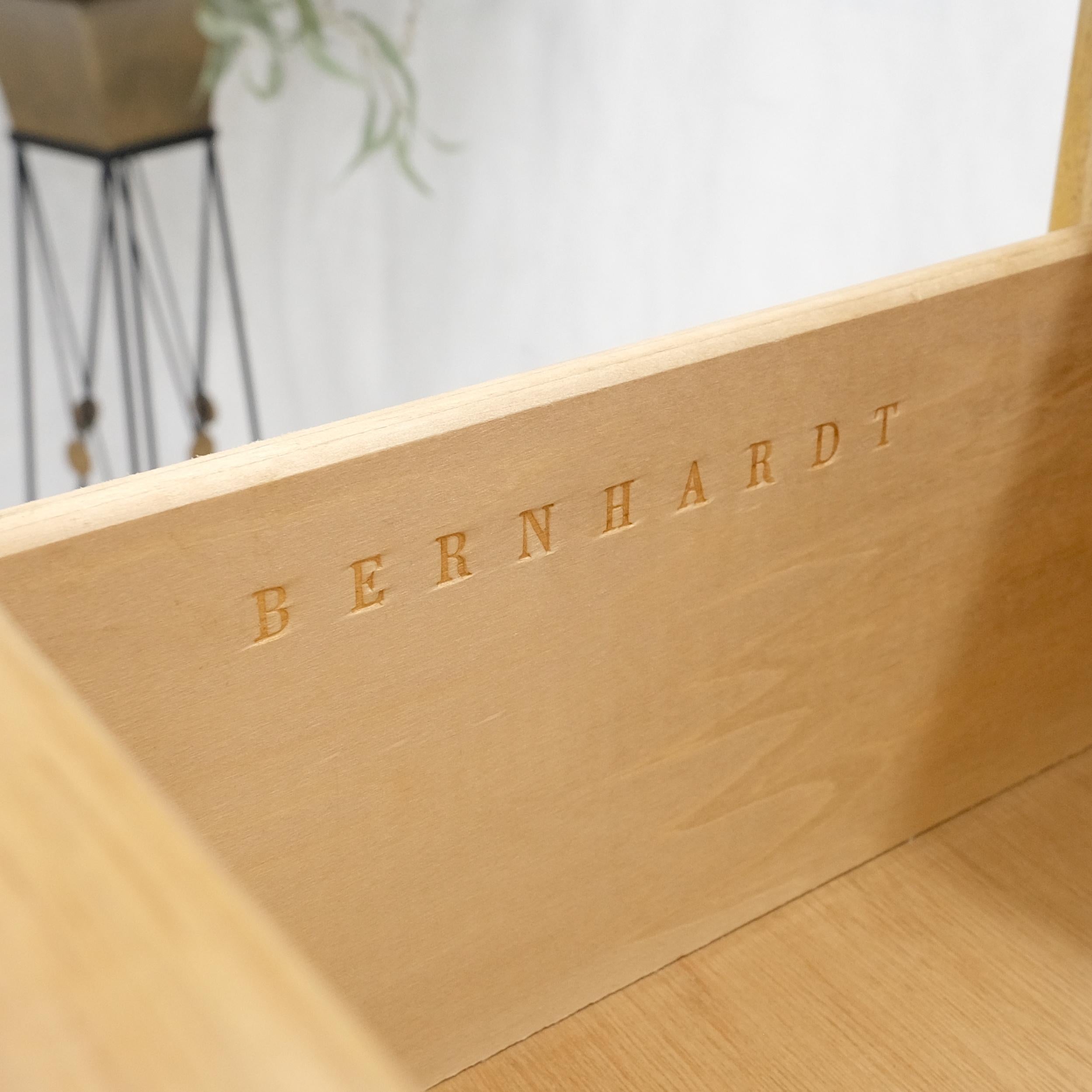 Oak Oak Pickled 6 Drawers Two Door Compartment Chifforobe Chest Dresser Cabinet MINT en vente 7