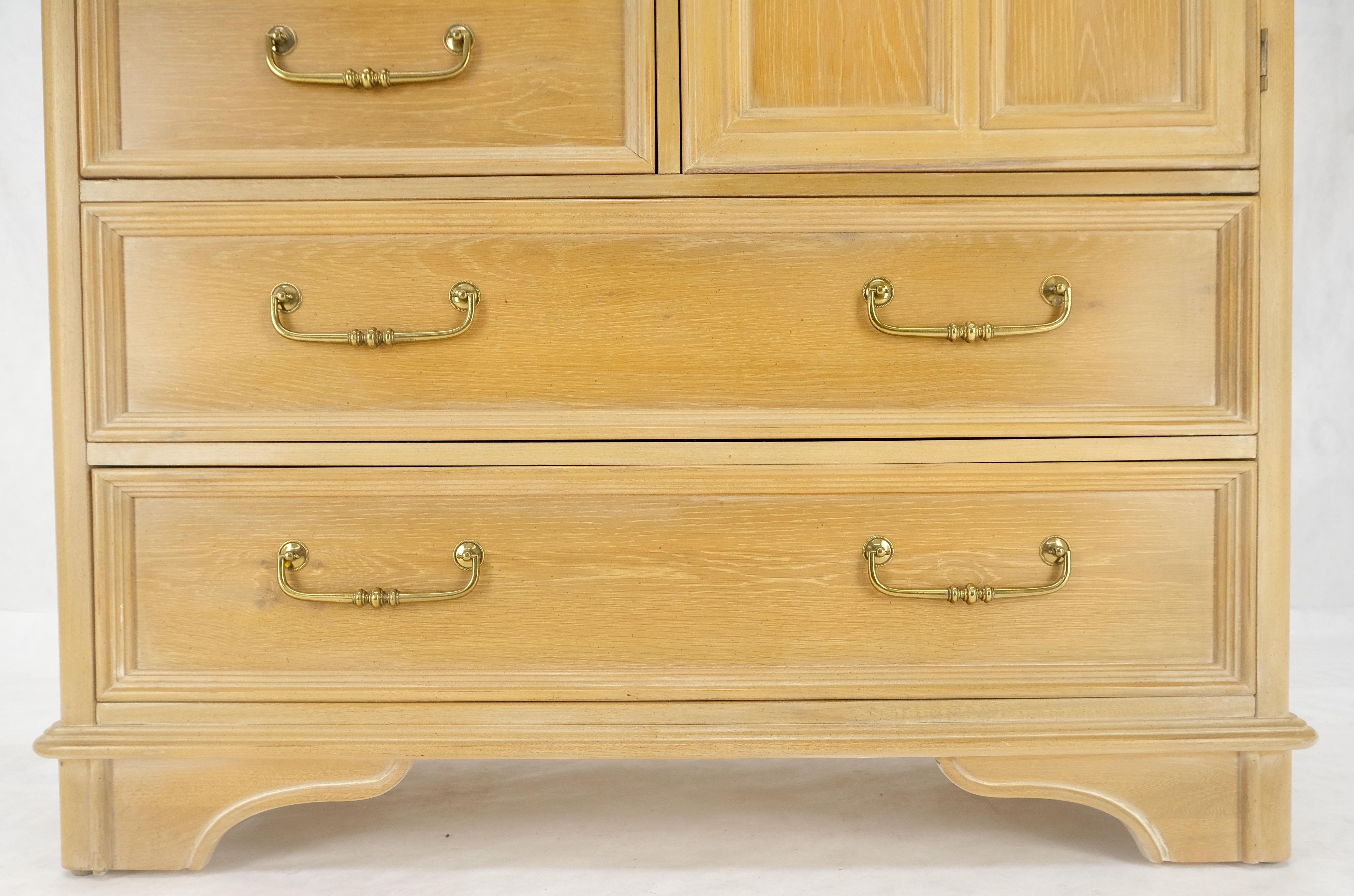 20ième siècle Oak Oak Pickled 6 Drawers Two Door Compartment Chifforobe Chest Dresser Cabinet MINT en vente