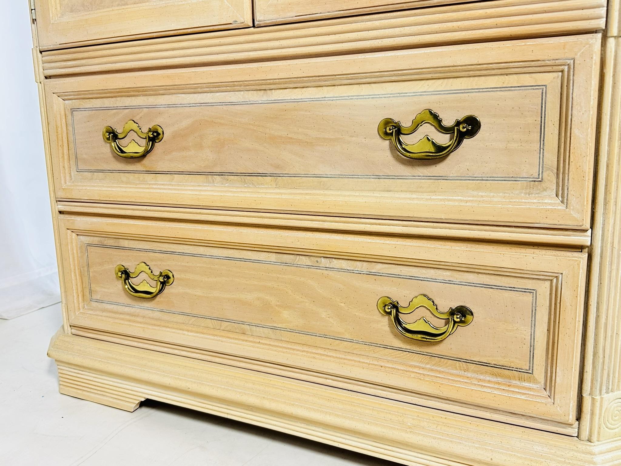Comò Highboy in legno di Oak Oak decapato con 3 cassetti e uno scaffale in vendita 2
