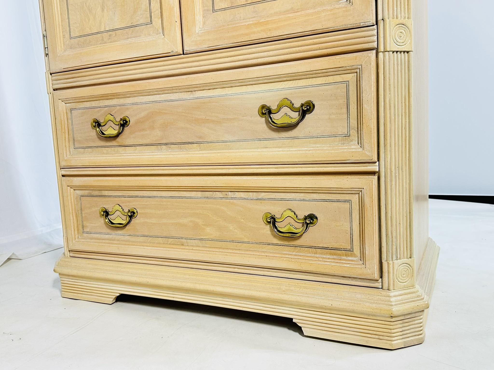 Comò Highboy in legno di Oak Oak decapato con 3 cassetti e uno scaffale in vendita 3