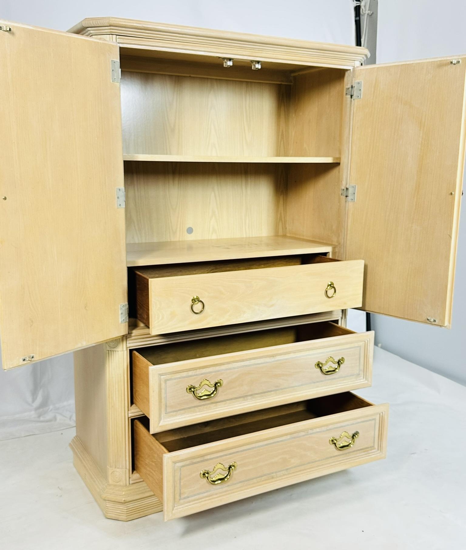 Comò Highboy in legno di Oak Oak decapato con 3 cassetti e uno scaffale in vendita 5