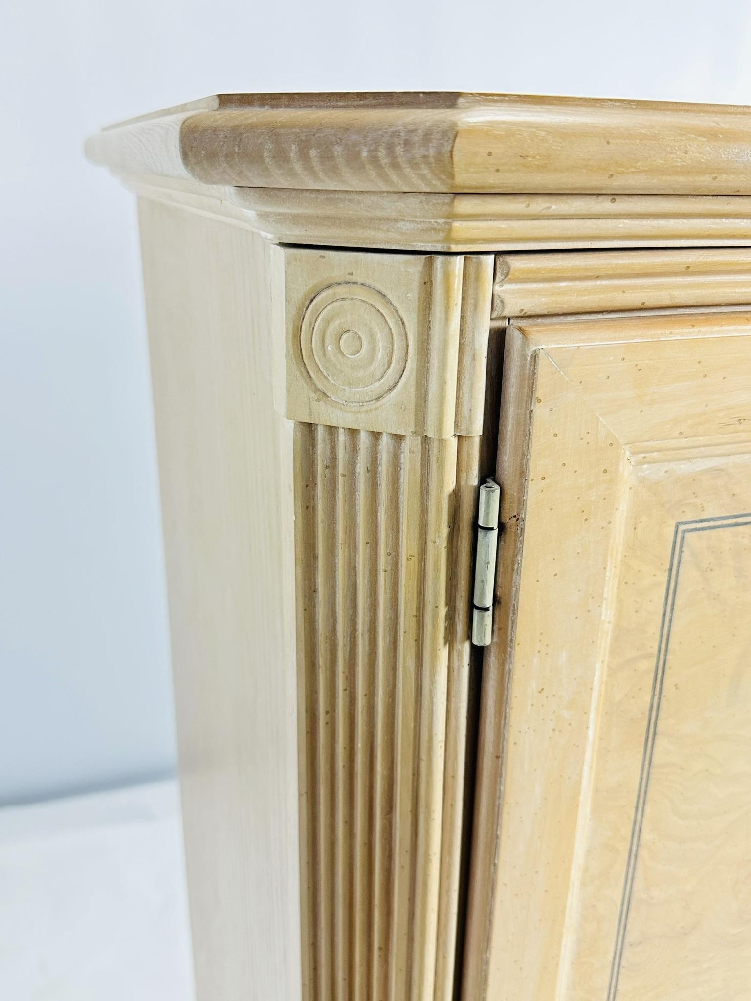Comò Highboy in legno di Oak Oak decapato con 3 cassetti e uno scaffale in vendita 8