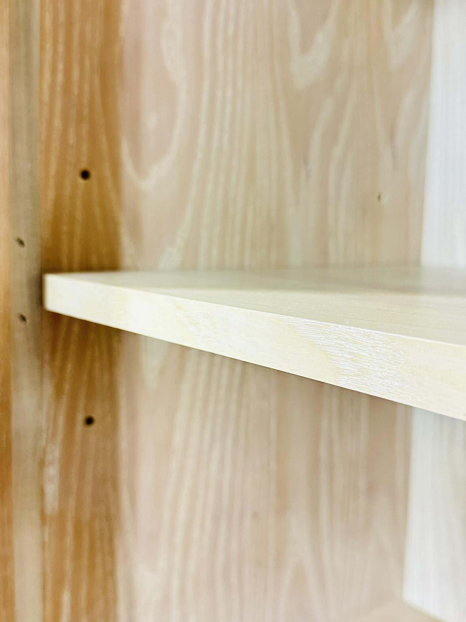 Comò Highboy in legno di Oak Oak decapato con 3 cassetti e uno scaffale in vendita 11