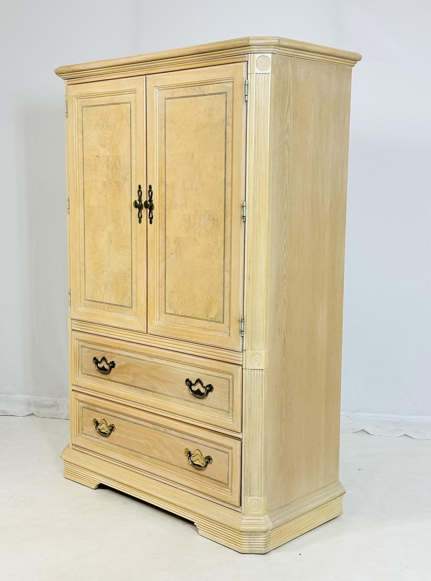 Fatto a mano Comò Highboy in legno di Oak Oak decapato con 3 cassetti e uno scaffale in vendita