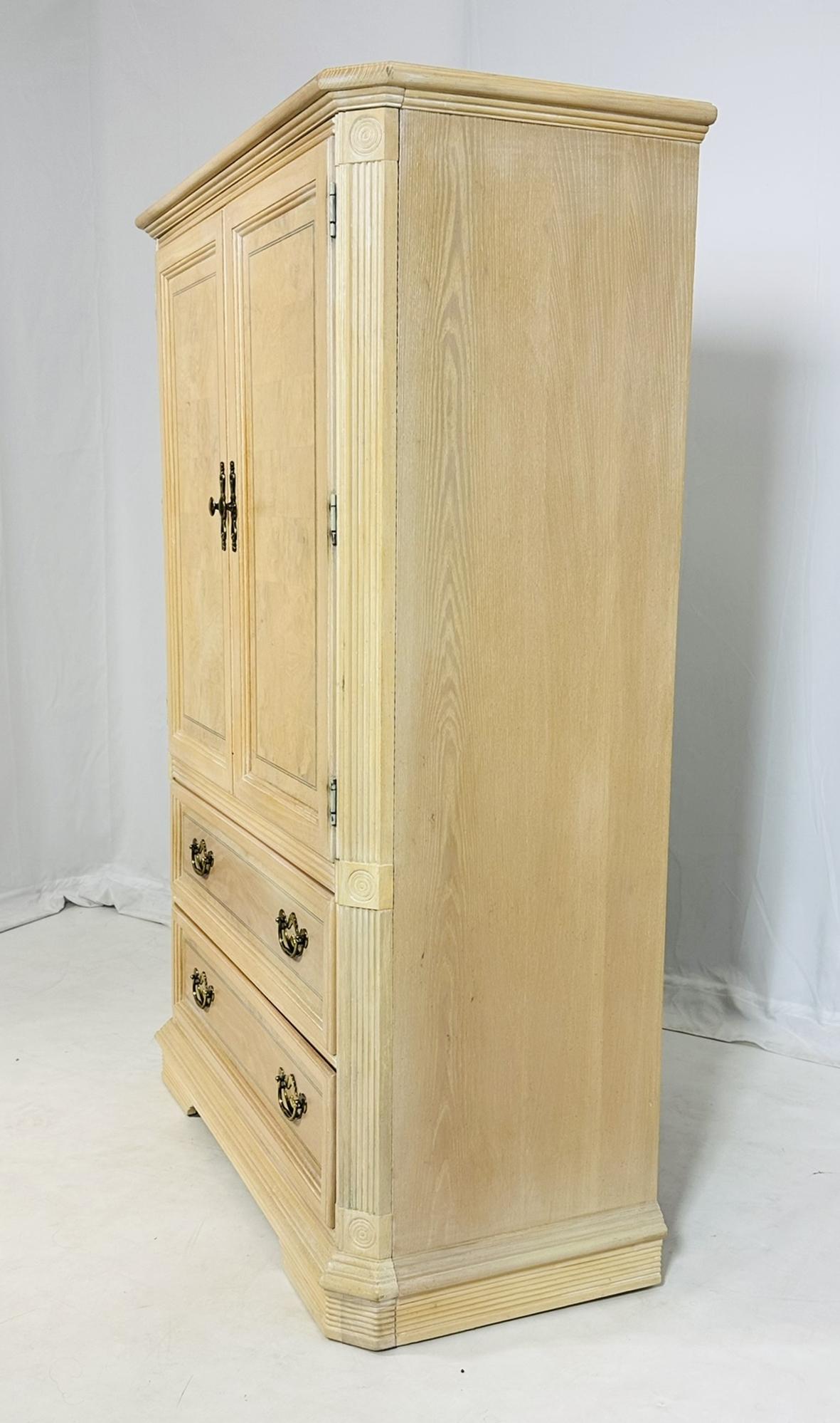 Comò Highboy in legno di Oak Oak decapato con 3 cassetti e uno scaffale In condizioni buone in vendita a Los Angeles, CA