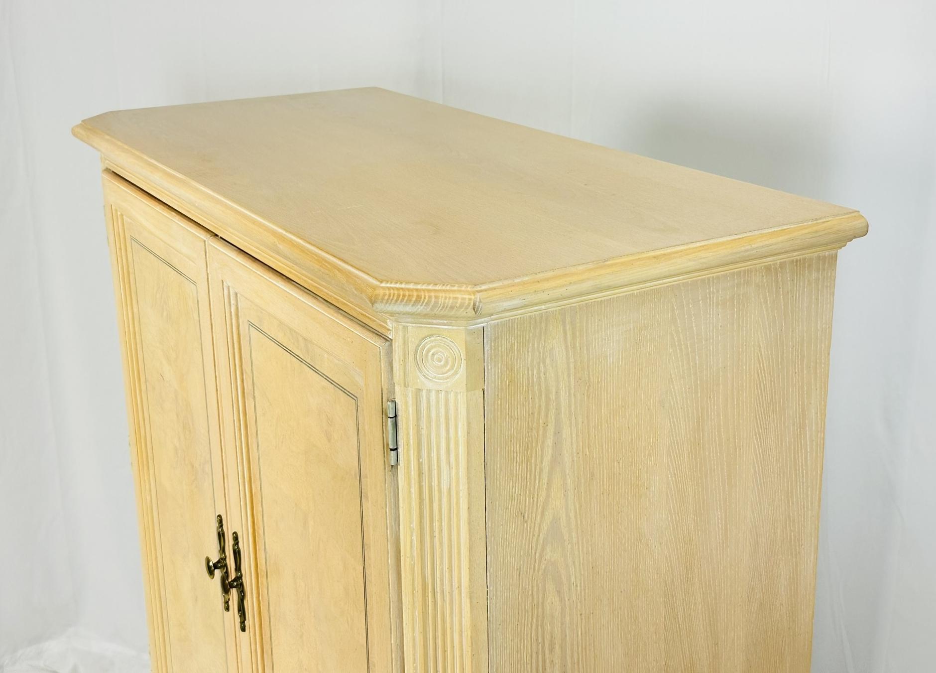 Quercia Comò Highboy in legno di Oak Oak decapato con 3 cassetti e uno scaffale in vendita