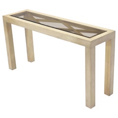 Table console de style Parsons avec dessus en verre:: finition blanchie à la chaux