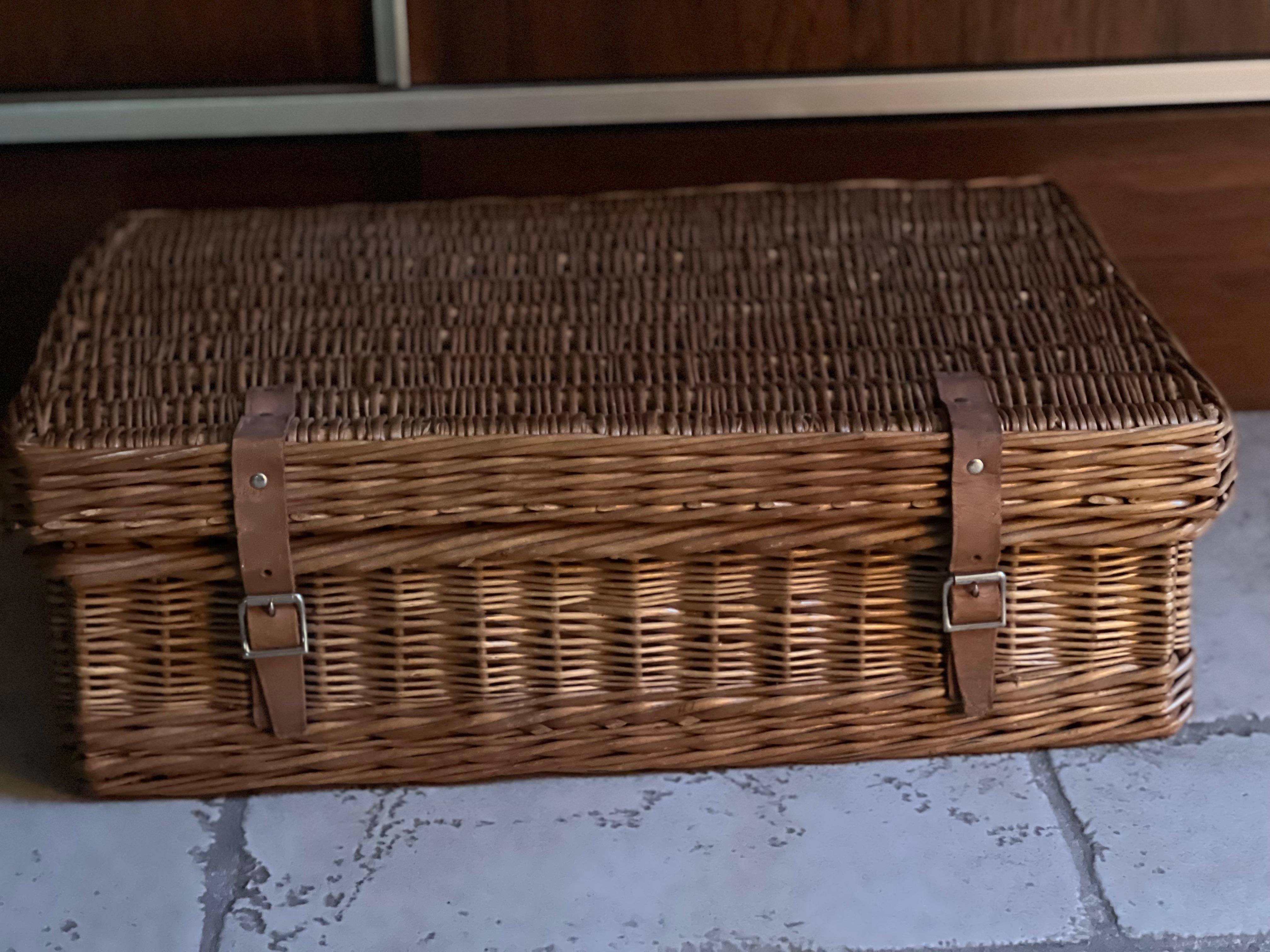 Art Deco Picnic Basket for 6 People Coracle by G. W. Scott and Son, Circa 1930