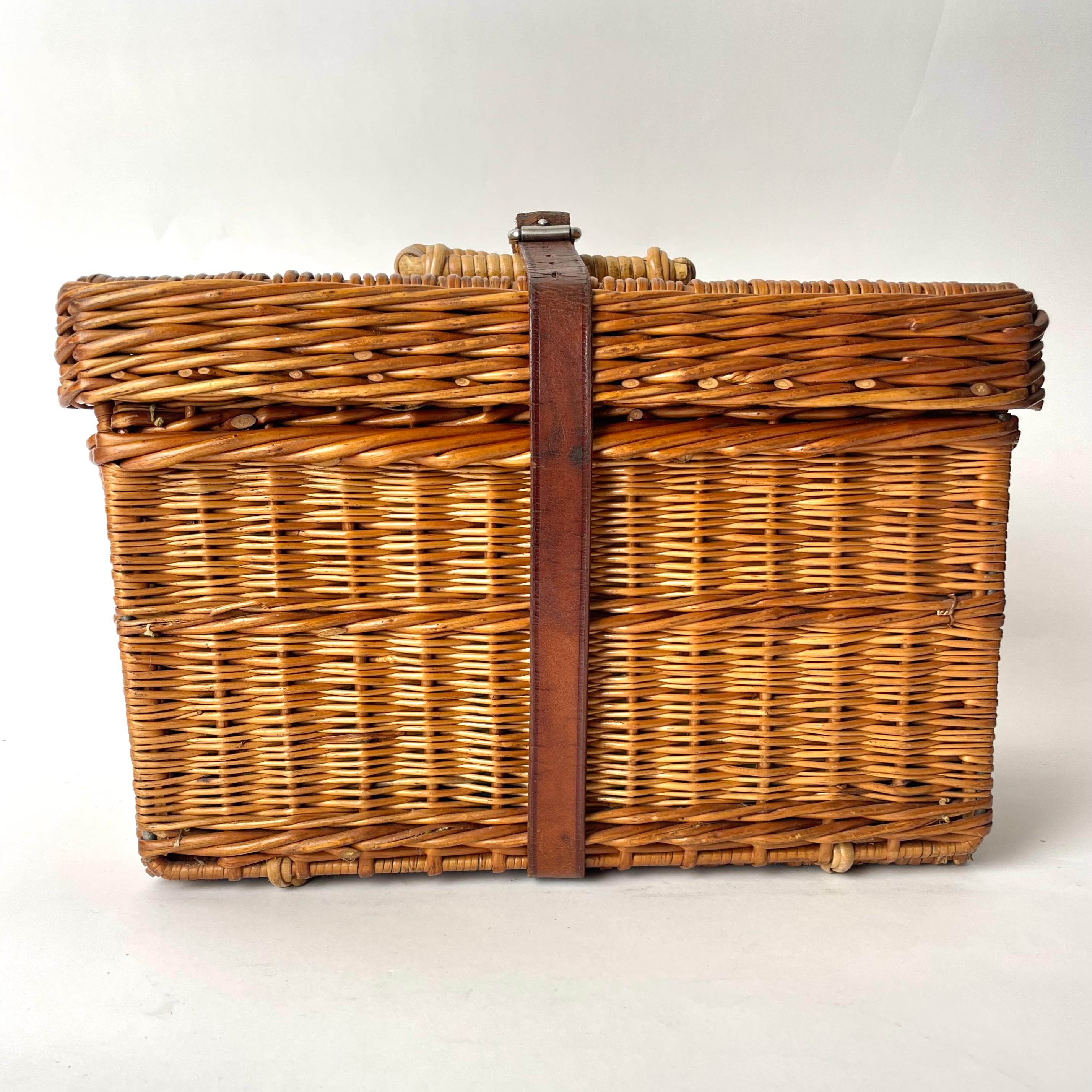 English Picnic Basket, Rattan with Tinplate & Porcelain Interiors Late 19th/Early 20th C For Sale