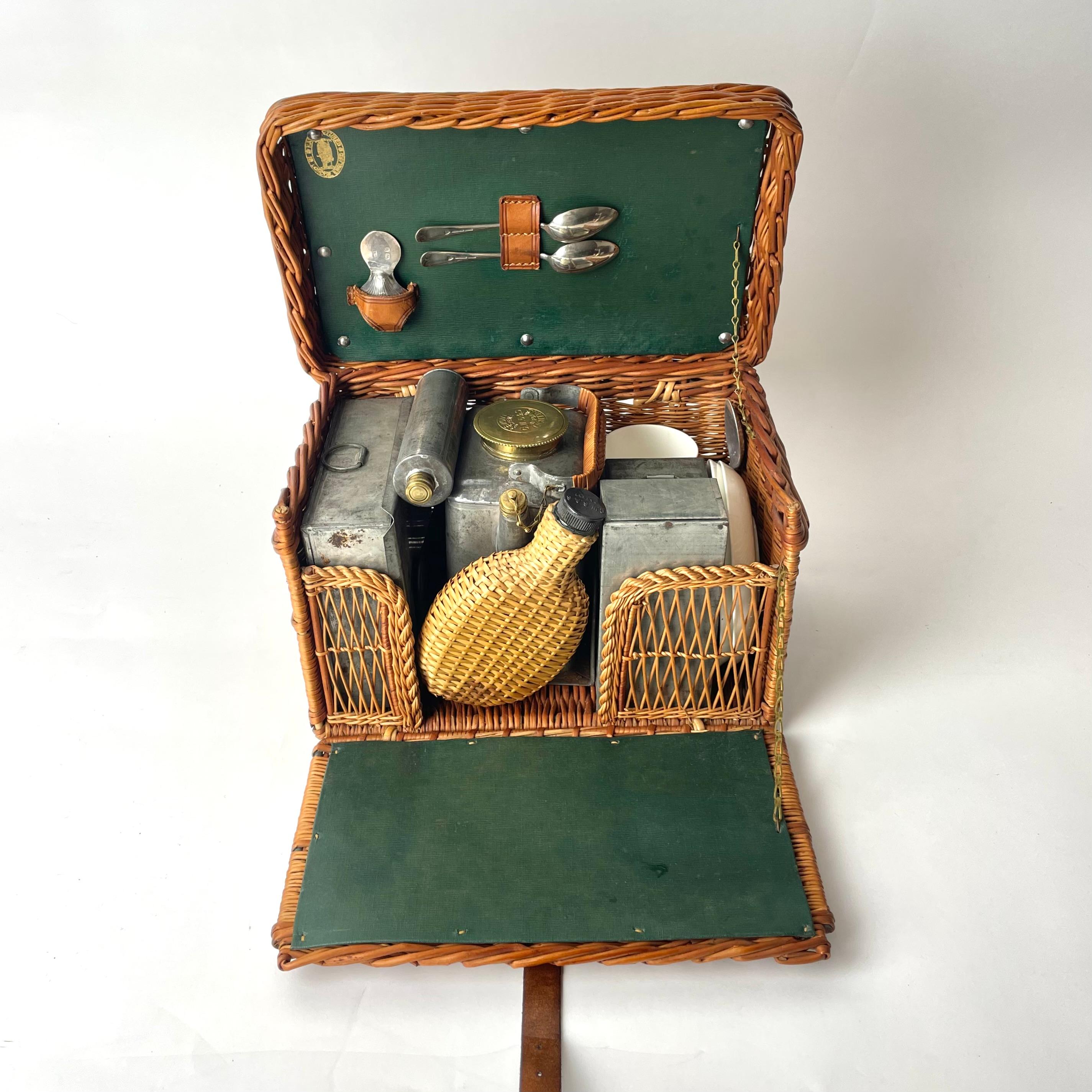 Picnic Basket, Rattan with Tinplate & Porcelain Interiors Late 19th/Early 20th C For Sale 3