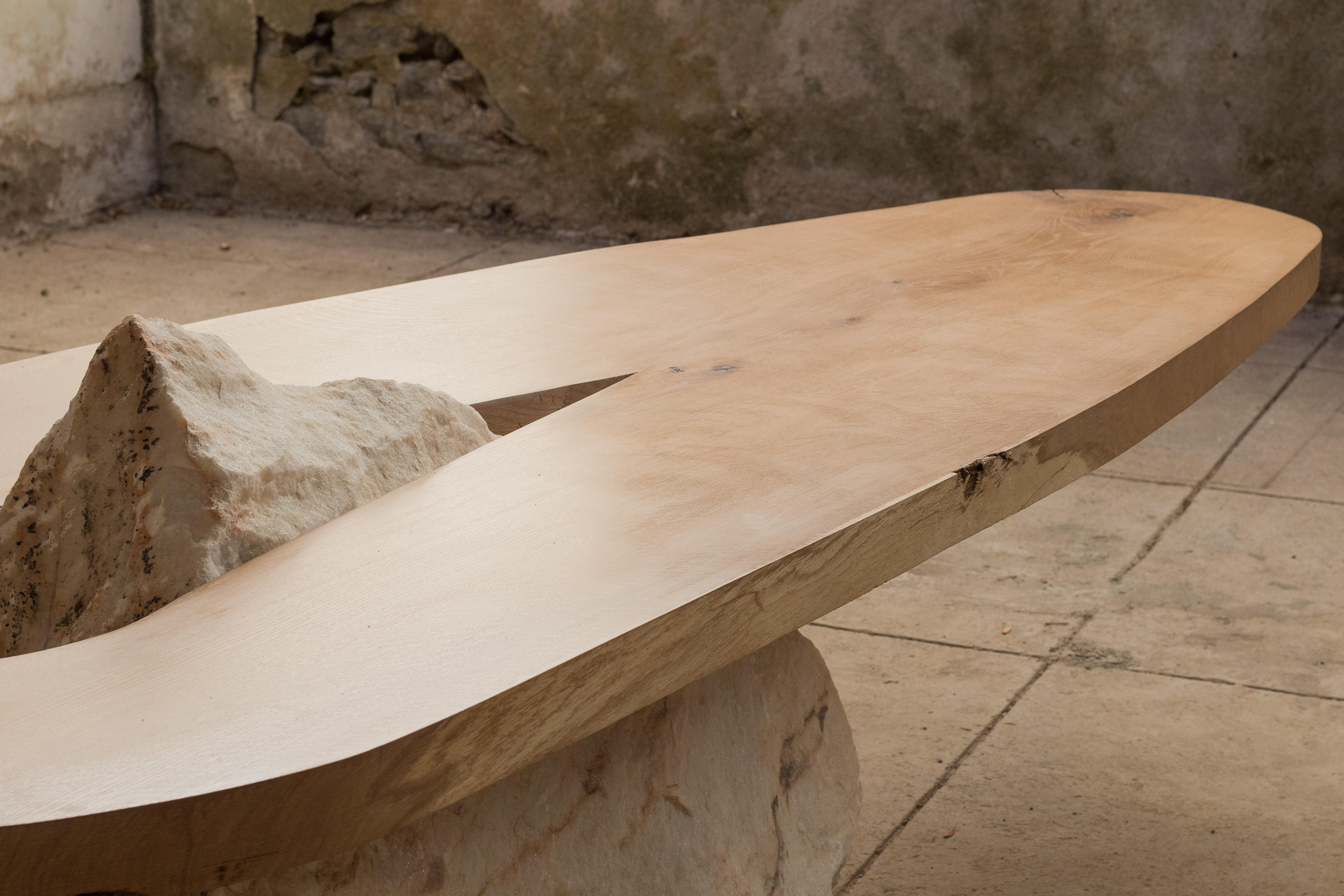 Fait main Table de salle à manger contemporaine Pico Branco en marbre blanc et bois de Mircea Anghel en vente