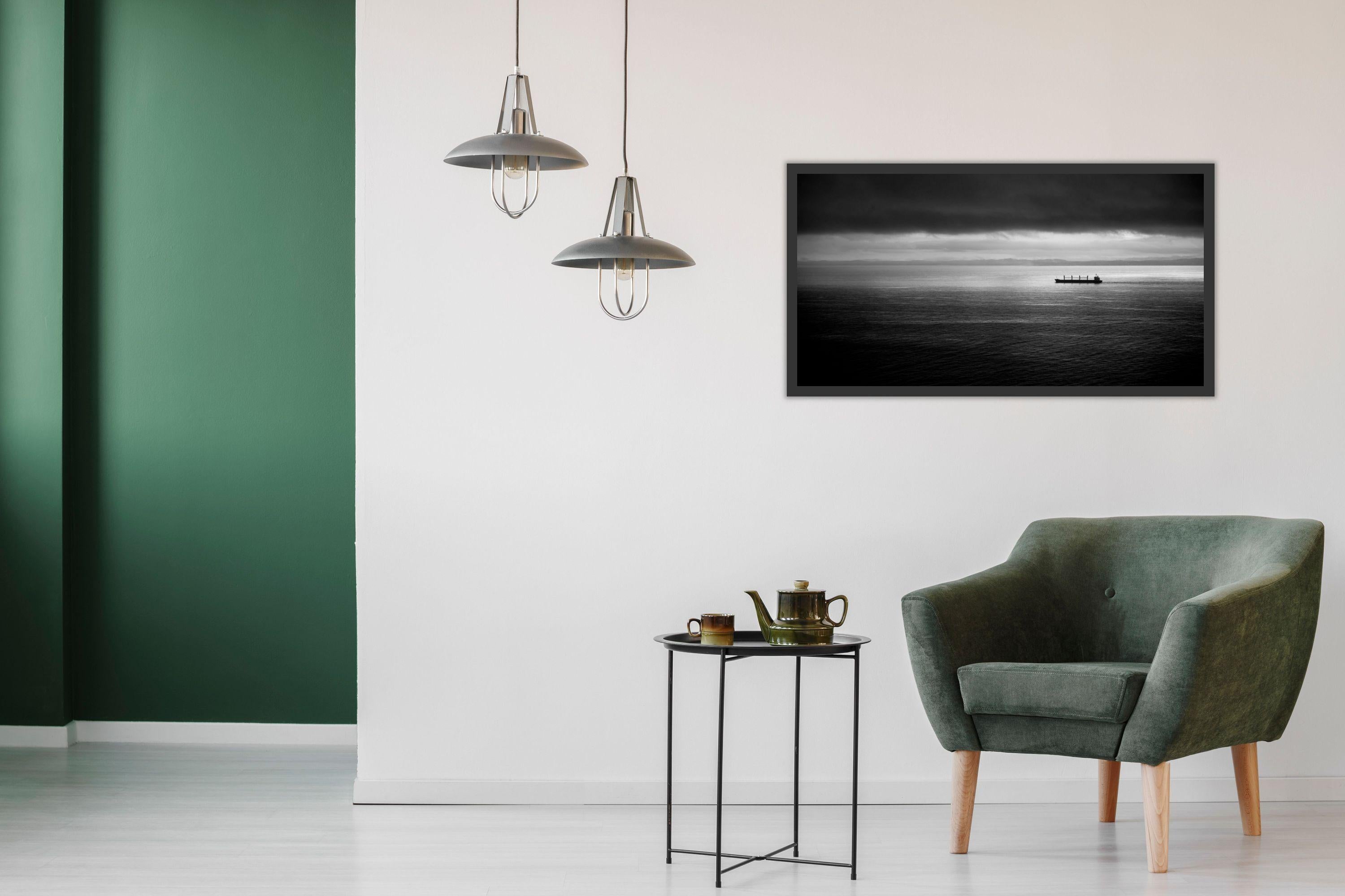 Pico Garcez « Ship Black, Bahia Brazil » (ship noir, Brésil)  photographie en noir et blanc en vente 2