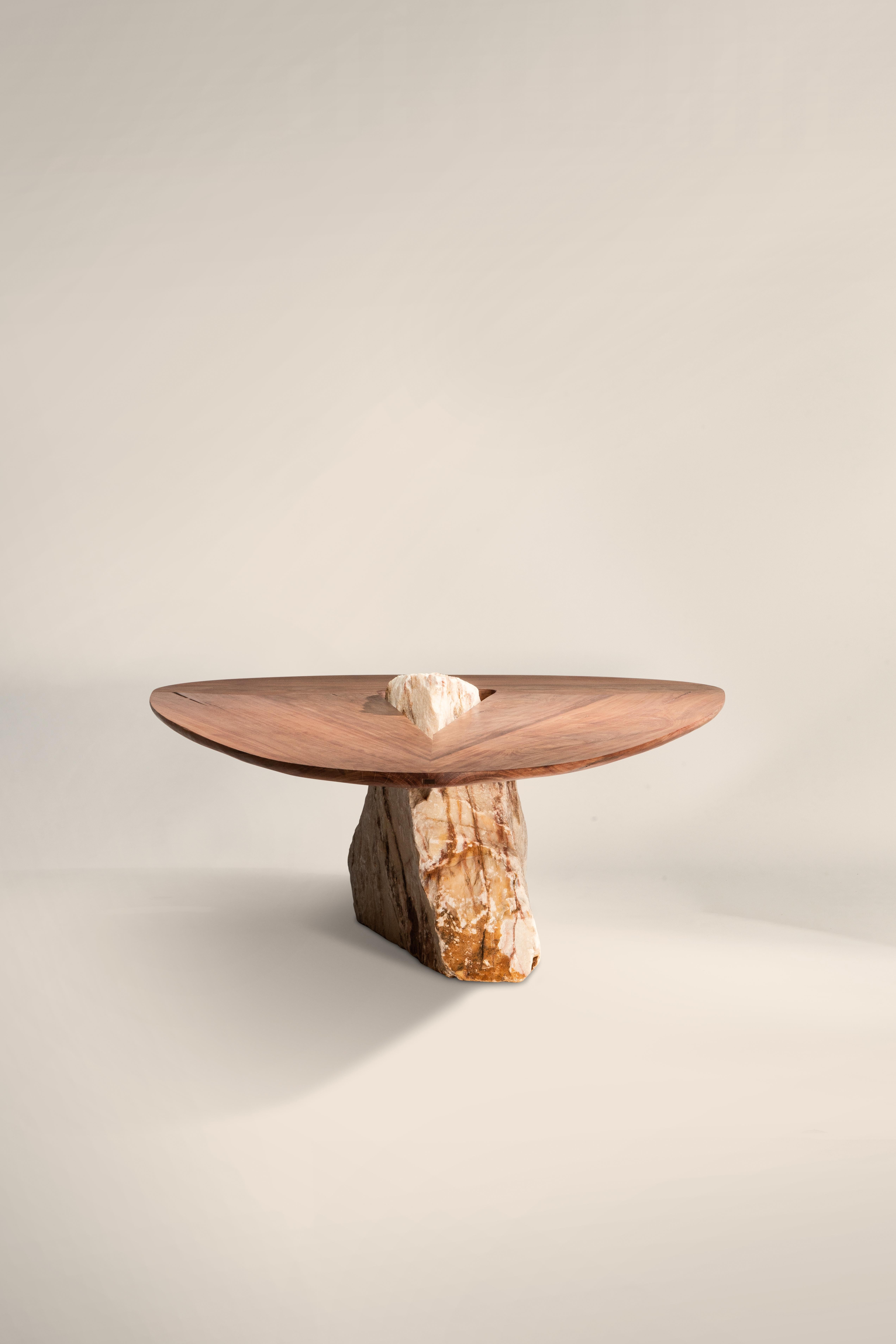 Organique Table de salle à manger contemporaine Pico Rosa Marbre blanc et Wood Wood par Mircea Anghel en vente