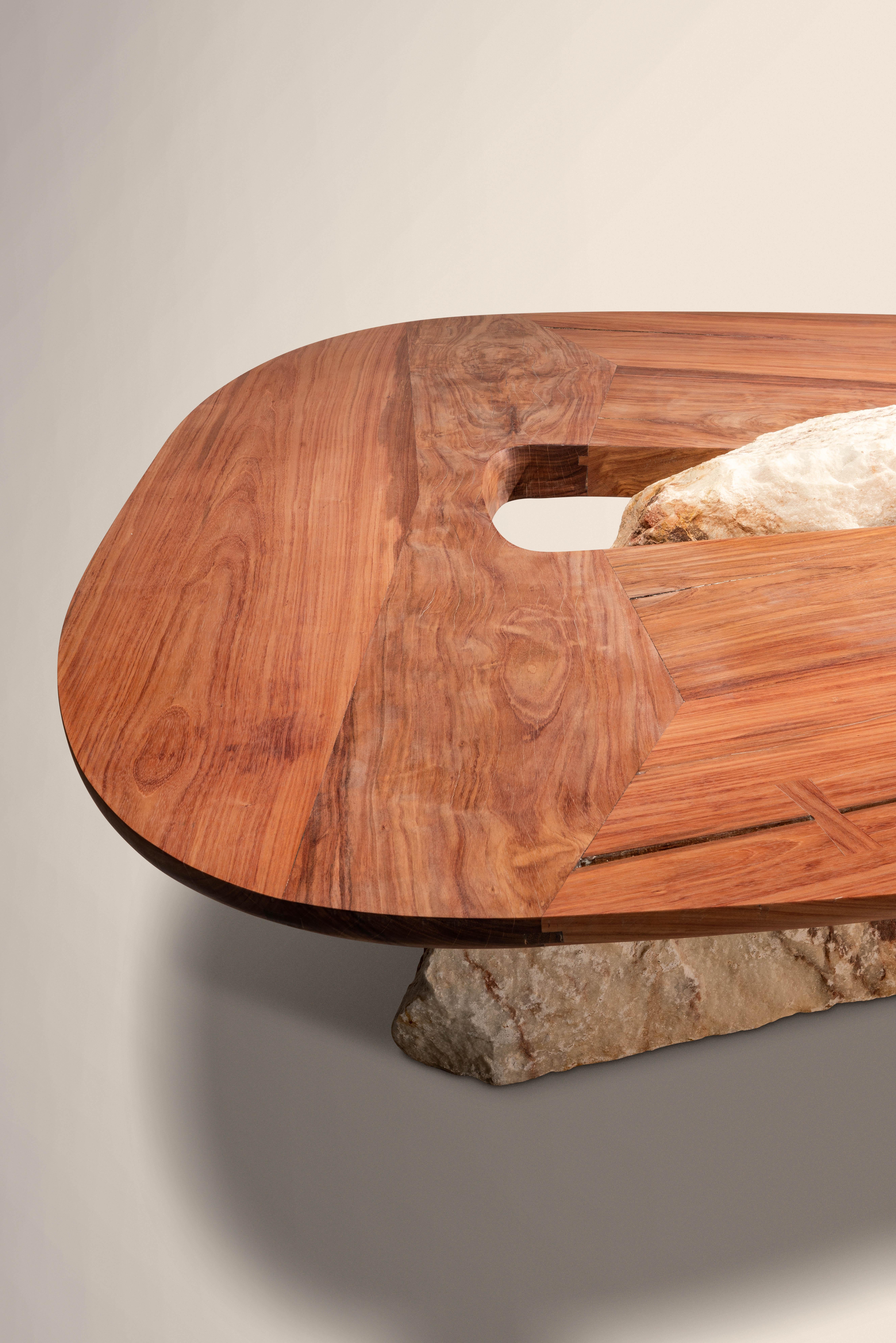 XXIe siècle et contemporain Table de salle à manger contemporaine Pico Rosa Marbre blanc et Wood Wood par Mircea Anghel en vente