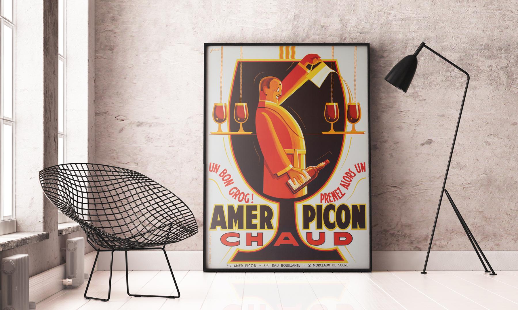 Hervorragendes Schweizer Original-Werbeplakat von 1930 des Künstlers Noel Fontanet für Amer Picon Chaud. Großartige Art-Deco-Wein- und Spirituosenwerbung. 

Fontanet war ein Schweizer Grafiker, der für viele Marken eine Reihe von bekannten