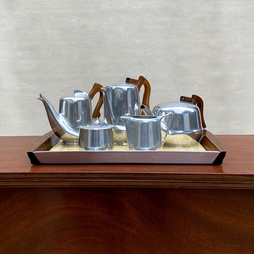Aluminum Picquot Ware 1960s Silver Tea And Coffee 5 Piece Set With Tray For Sale
