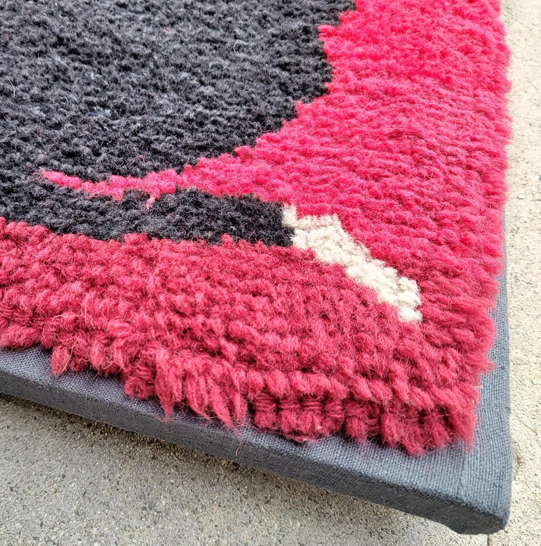 20th Century Pictorial Cats/ Yarn Hooked Rug For Sale