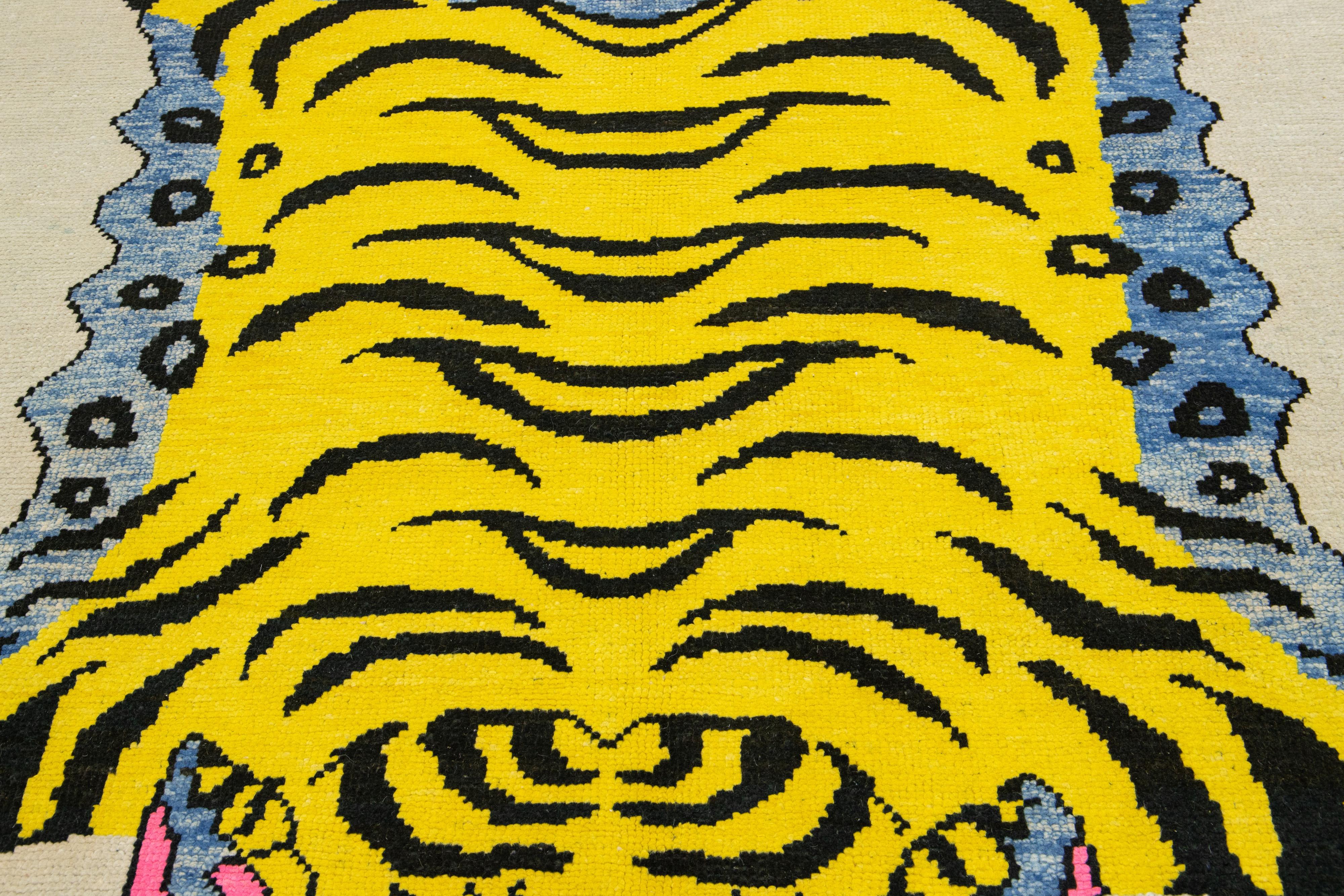 Alfombra contemporánea de lana de diseño pictórico en beige Siglo XXI y contemporáneo en venta