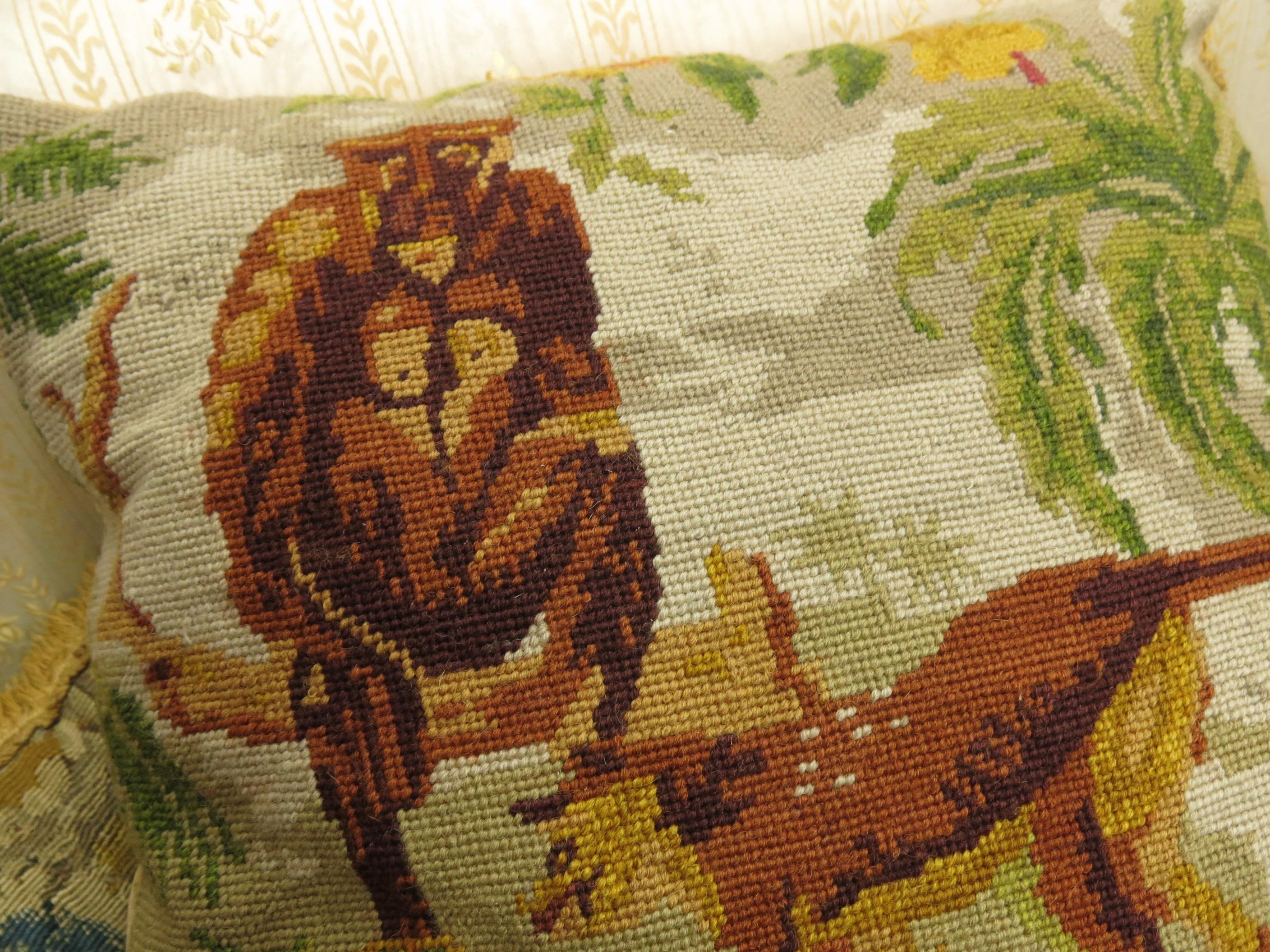 Pictorial Guerrilla Wolf Animal Portuguese Needlepoint Pillow 2