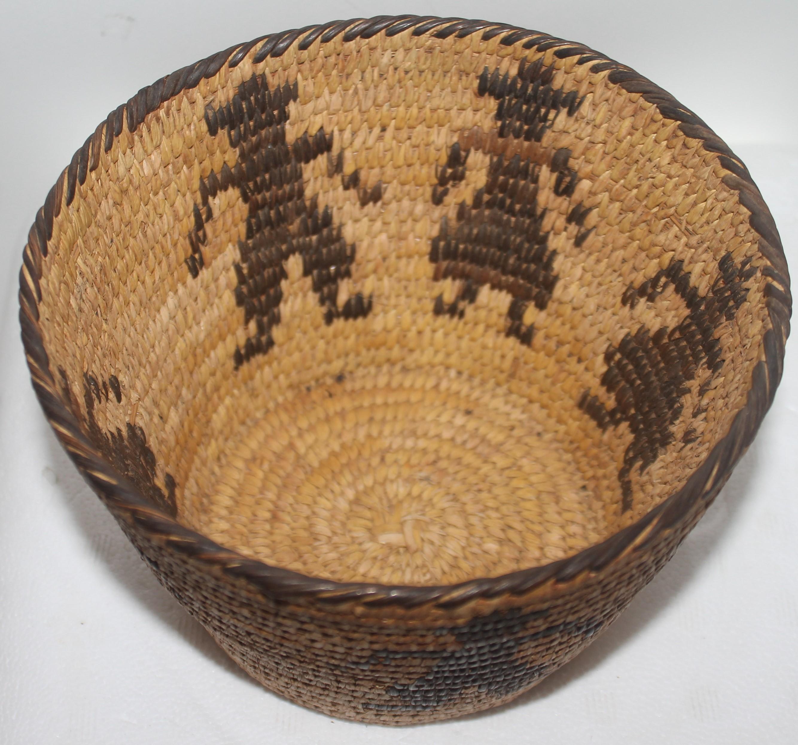 American Pictorial hand Made Pima Indian Basket, 1920s For Sale