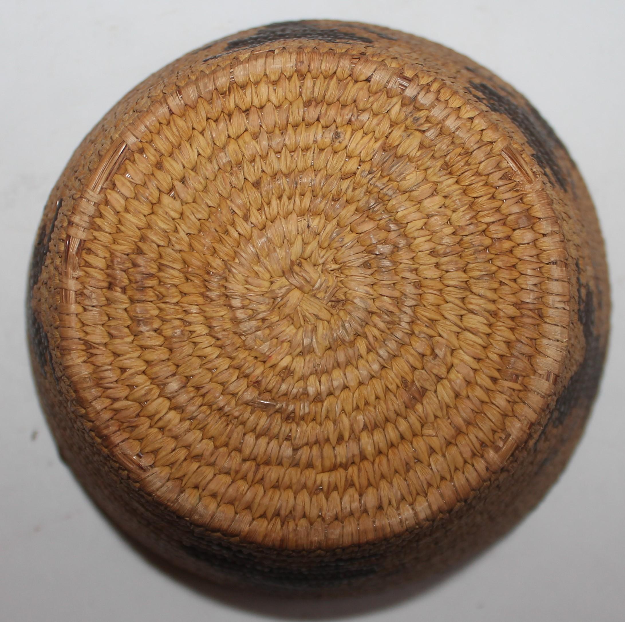 Pictorial hand Made Pima Indian Basket, 1920s For Sale 1