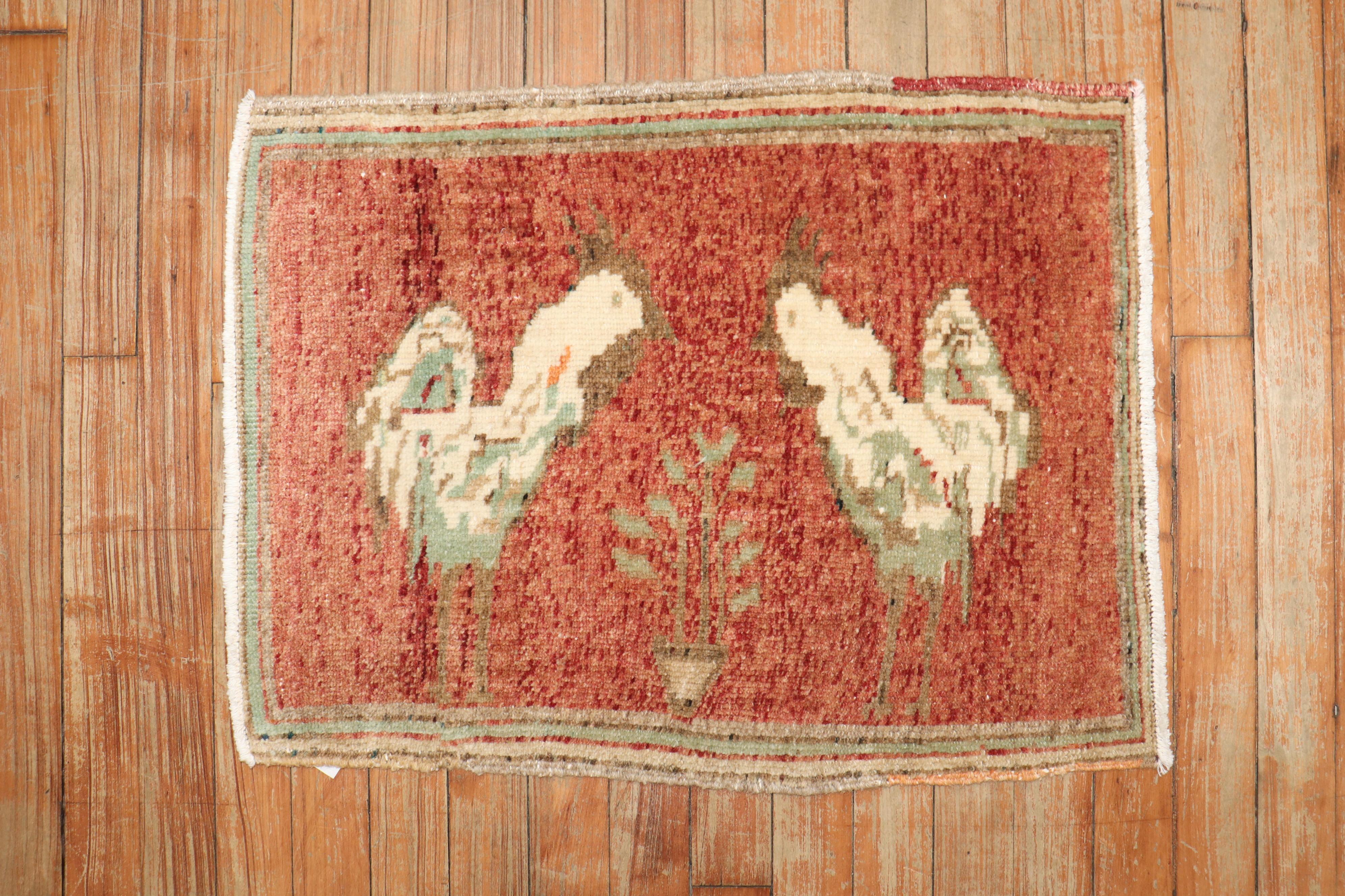 Mid-20th Century Turkish anatolian with 2 pigeons.

Measures : 1'8'' x 2'2''.