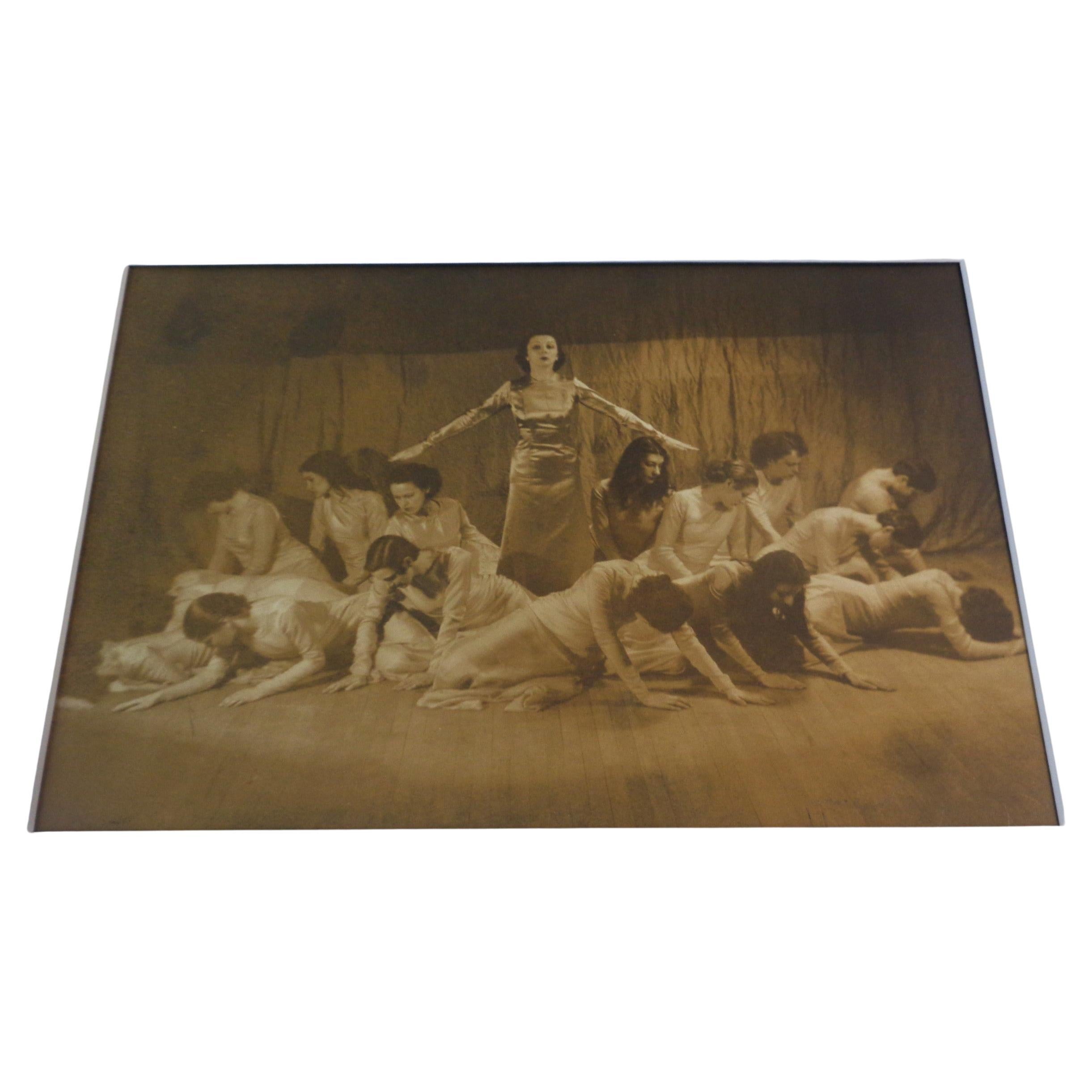 Pictorialist Sepia-Ton Gelatine-Silberdruck Fotografie Avant Garde Dance Troup (amerikanisch) im Angebot