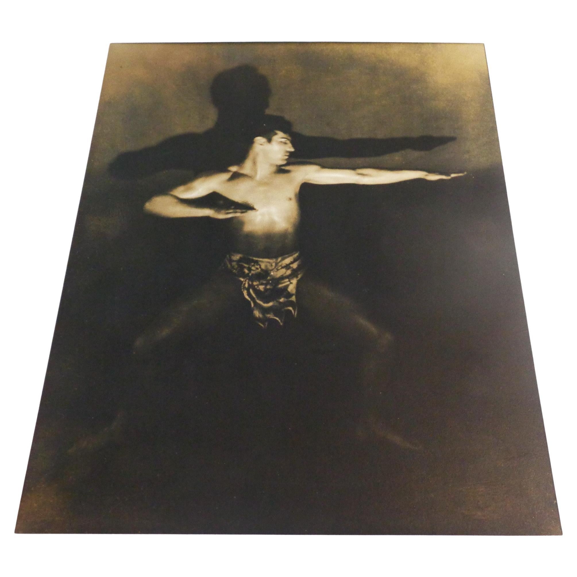 Photographie picturale nu masculin de couleur sépia à impression gélatine argentique, 1900-1910