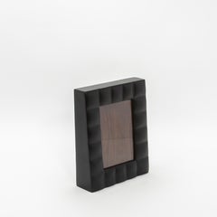 Marco de fotos 5x7" en roble negro acolchado por R & Y Augousti