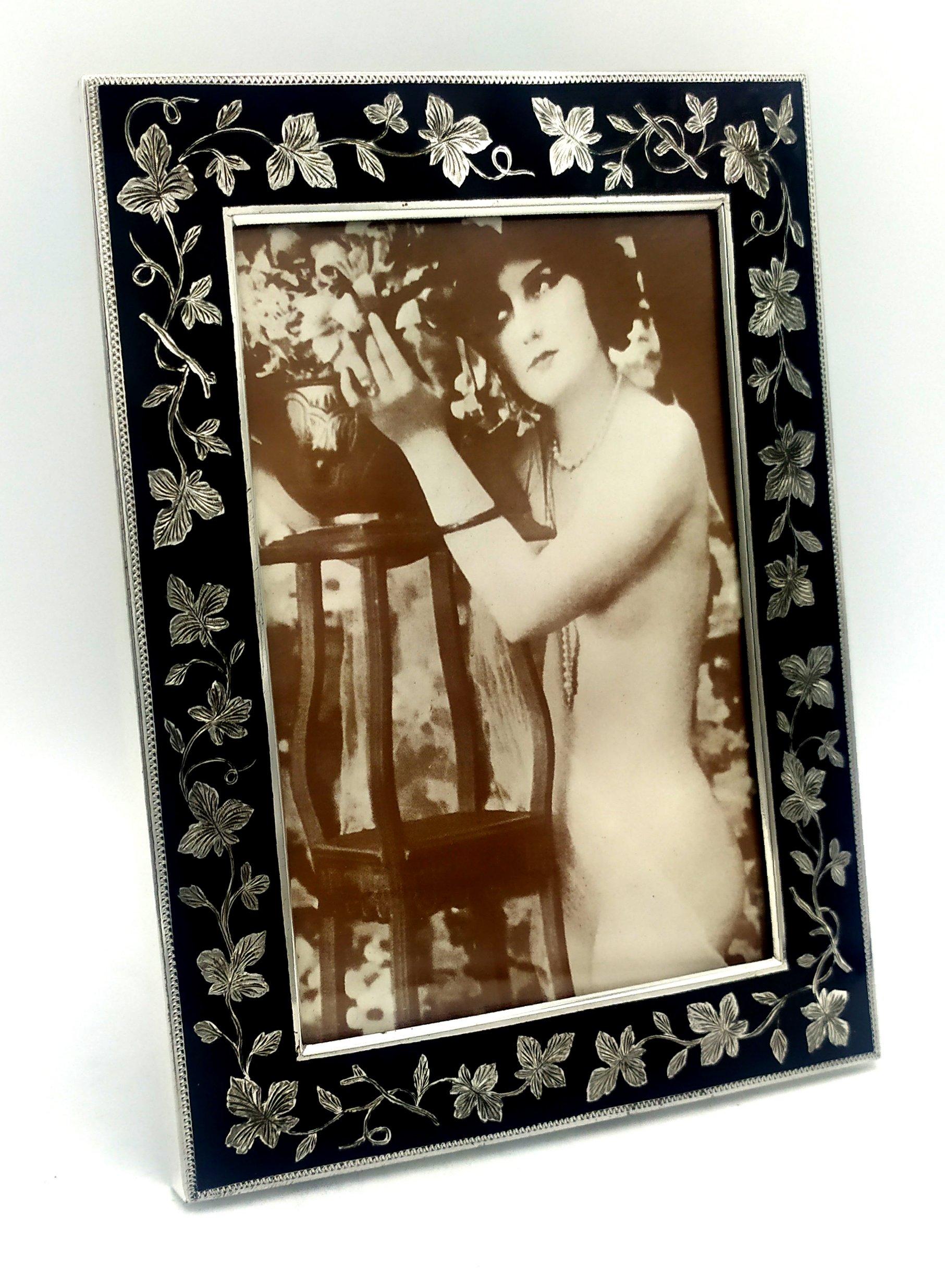 Marco de fotos Grabado en alto relieve negro hojas de parra Plata de ley Salimbeni Art Nouveau en venta