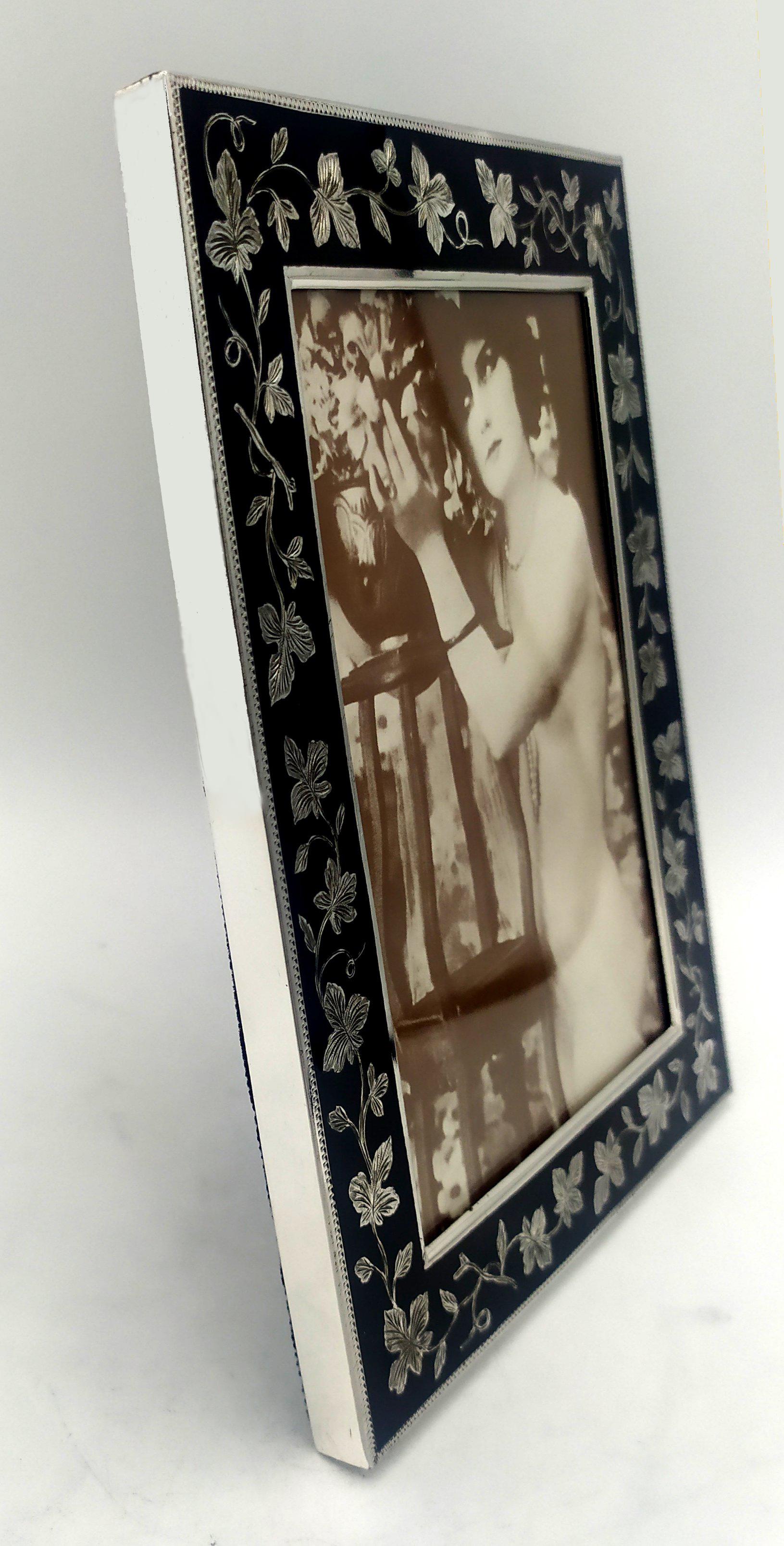 Marco de fotos Grabado en alto relieve negro hojas de parra Plata de ley Salimbeni Italiano en venta