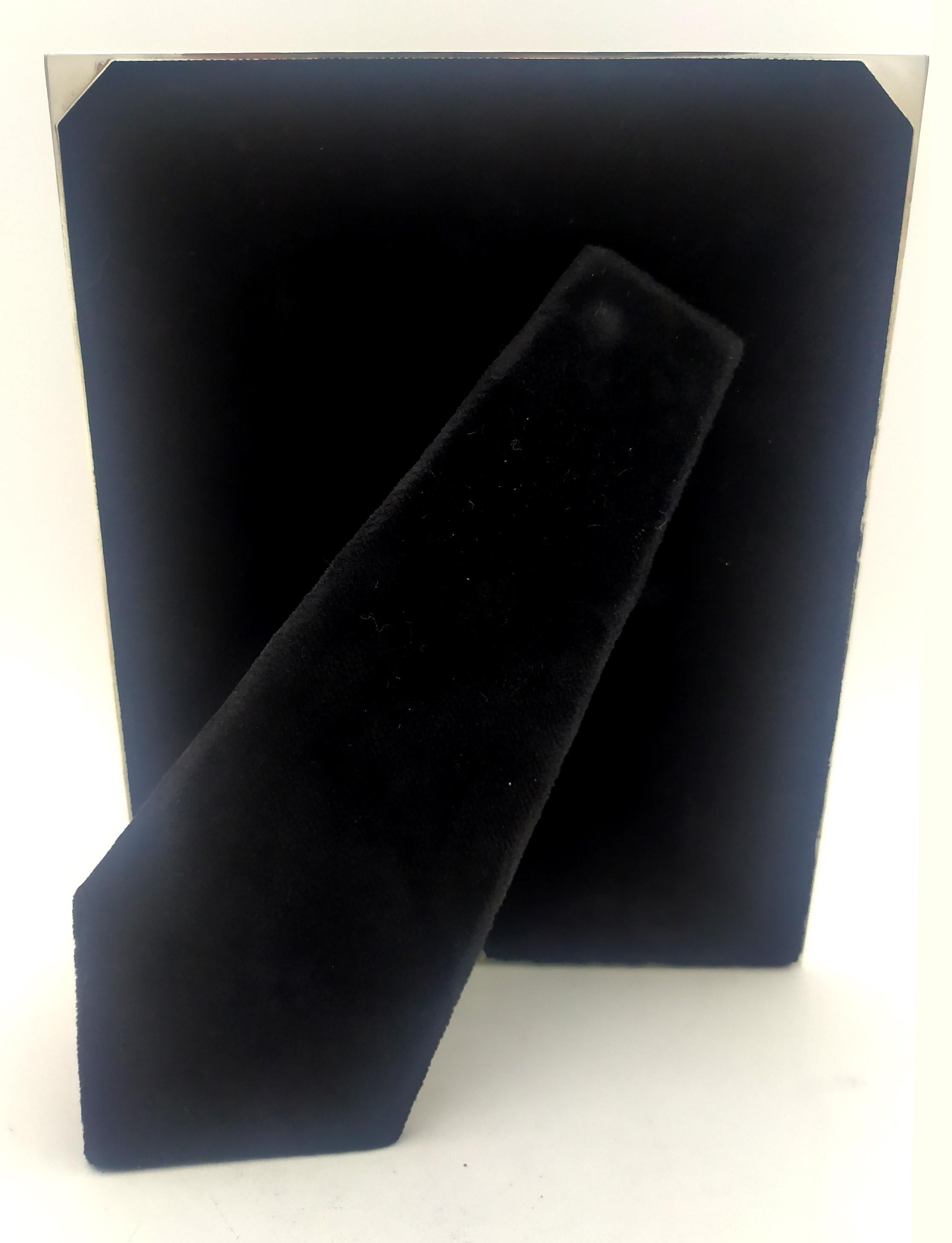 Marco de fotos Grabado en alto relieve negro hojas de parra Plata de ley Salimbeni Tallado a mano en venta