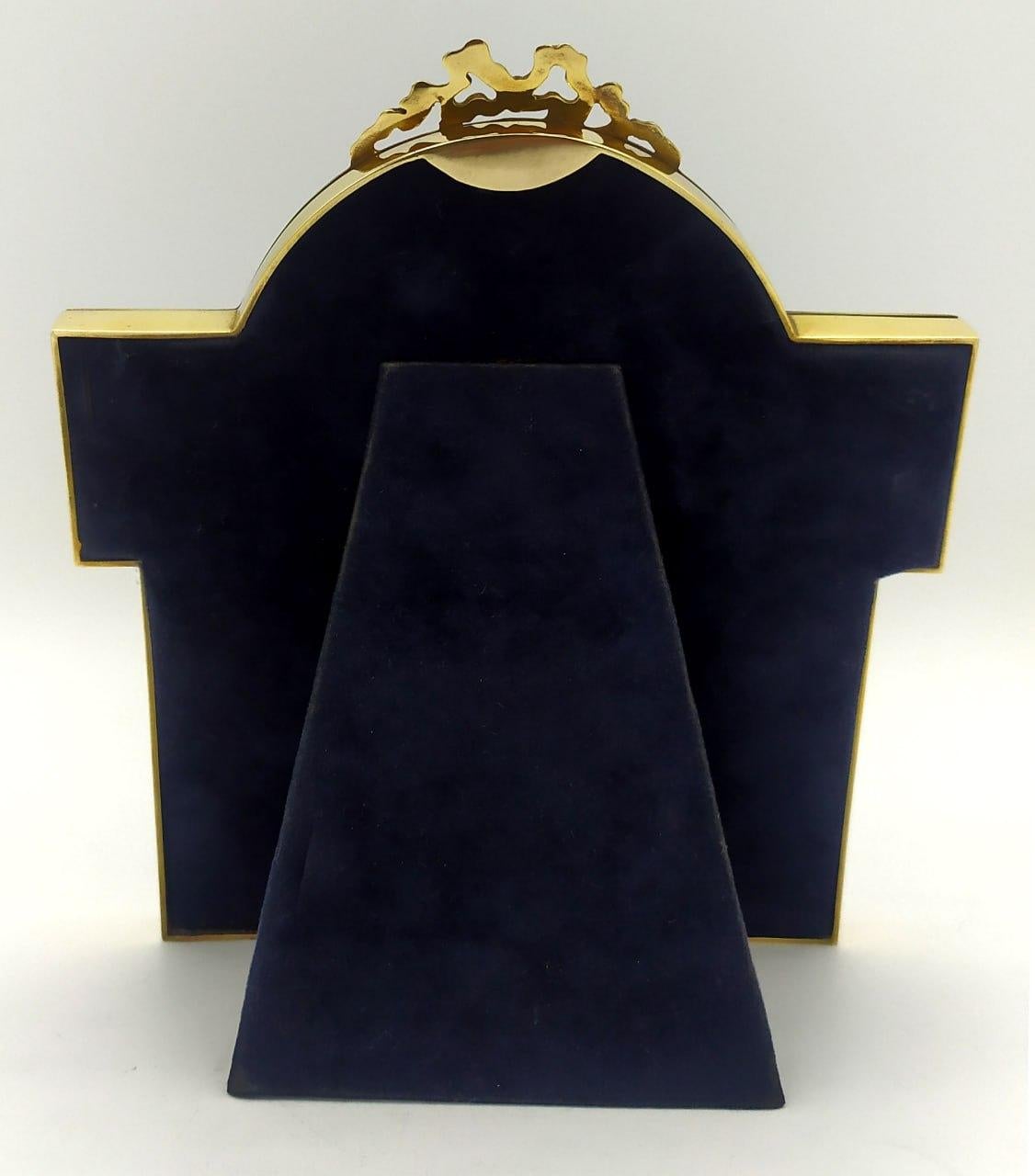 Hand-Carved Picture Frame for a round and a rectangular picture Fabergé style For Sale