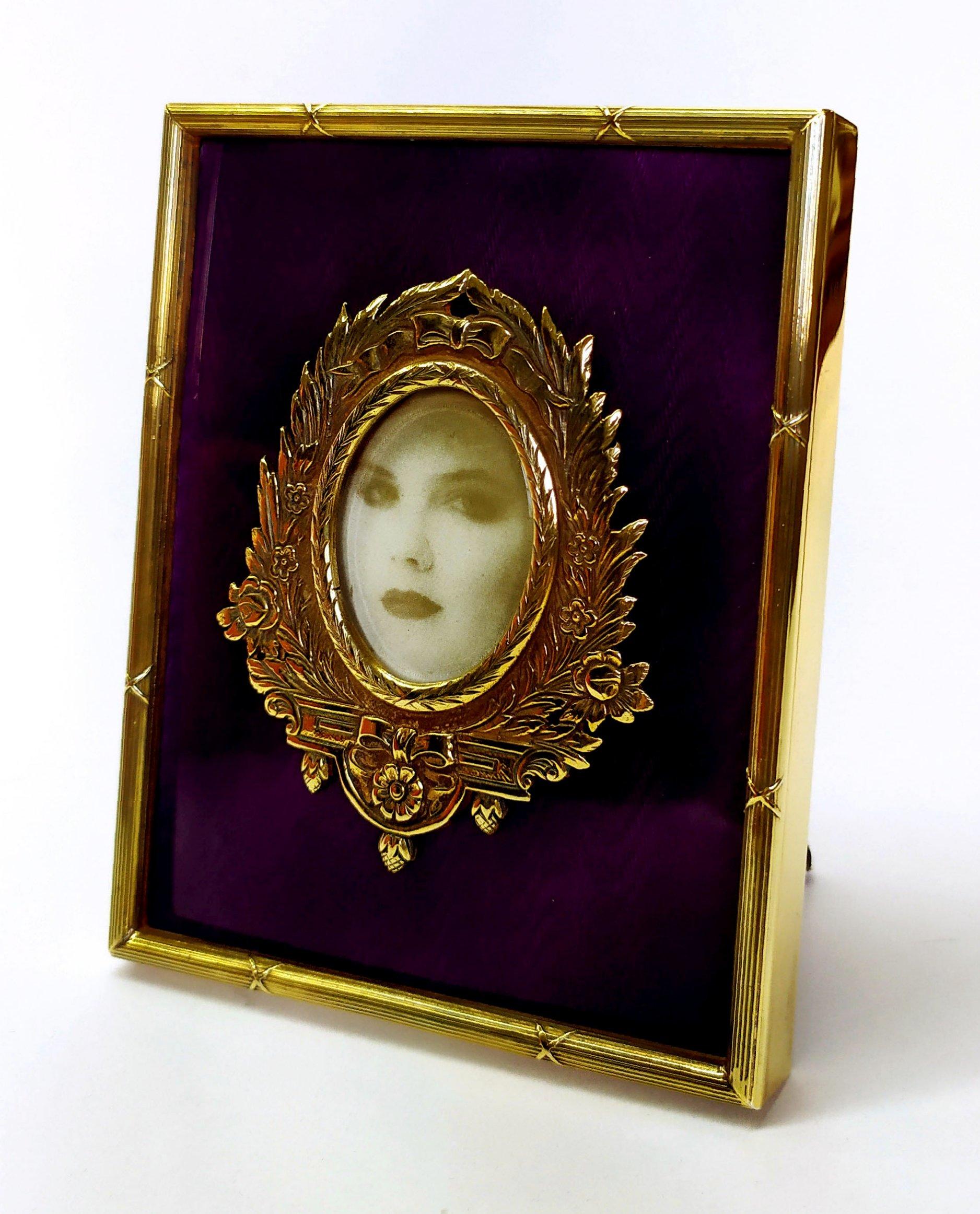 Louis XVI Picture Frame for oval photos enamel Guilloche Sterling Silver Salimbeni For Sale