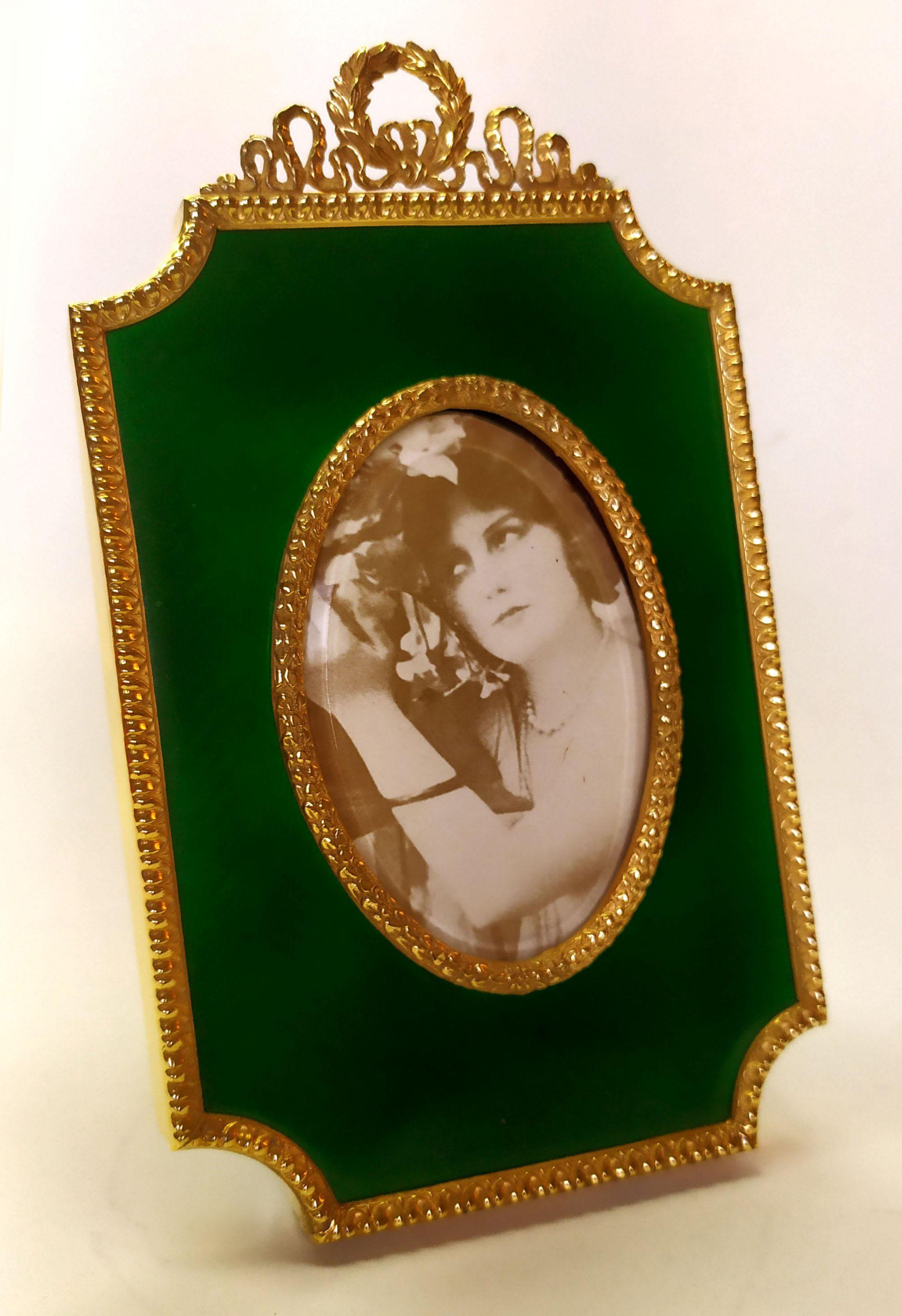 Napoleon III Picture Frame Green with concave corner for oval photo Sterling Silver Salimbeni For Sale