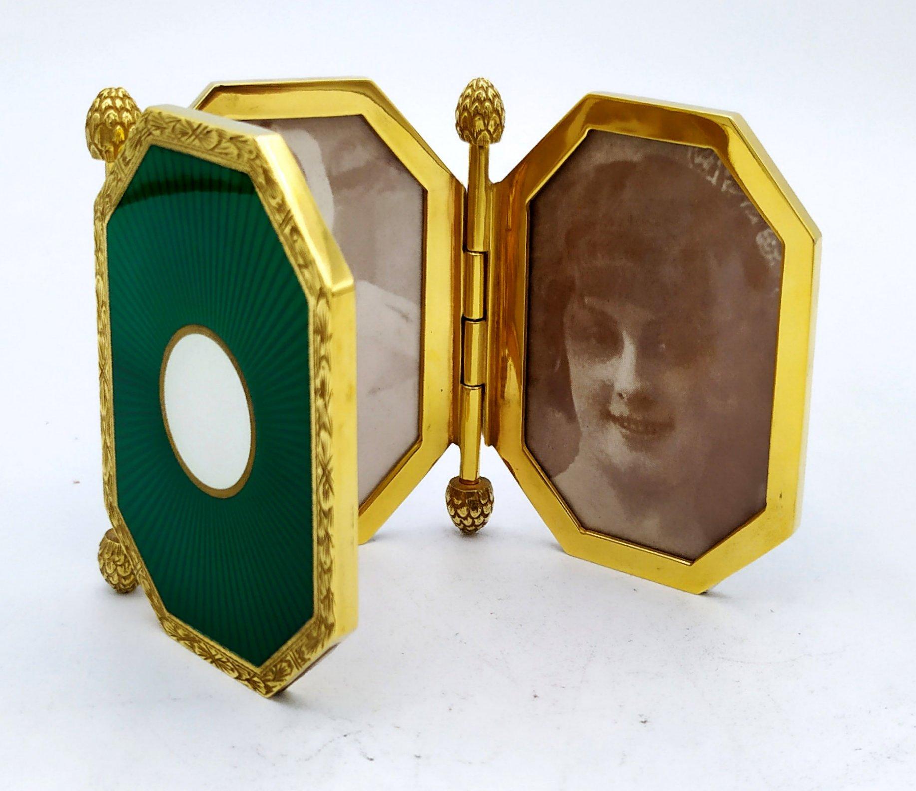 Or Porte-photos de poche A Silver Silver Enamel 3 Photographies en vente