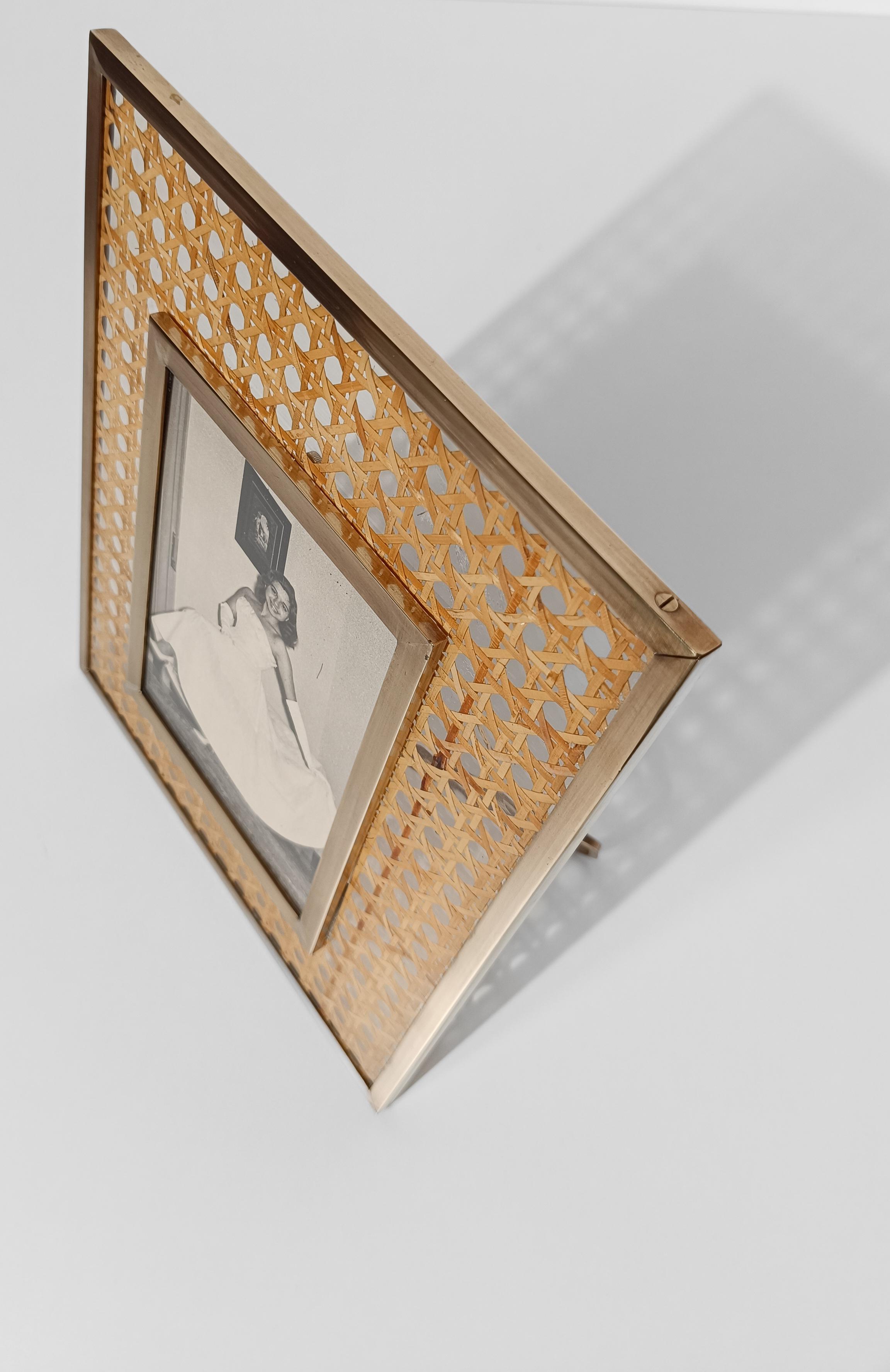 Bilderrahmen aus Lucite, Schilfrohr Webbing & Messing, Christian Dior-Stil, Italien 1970er Jahre im Angebot 8