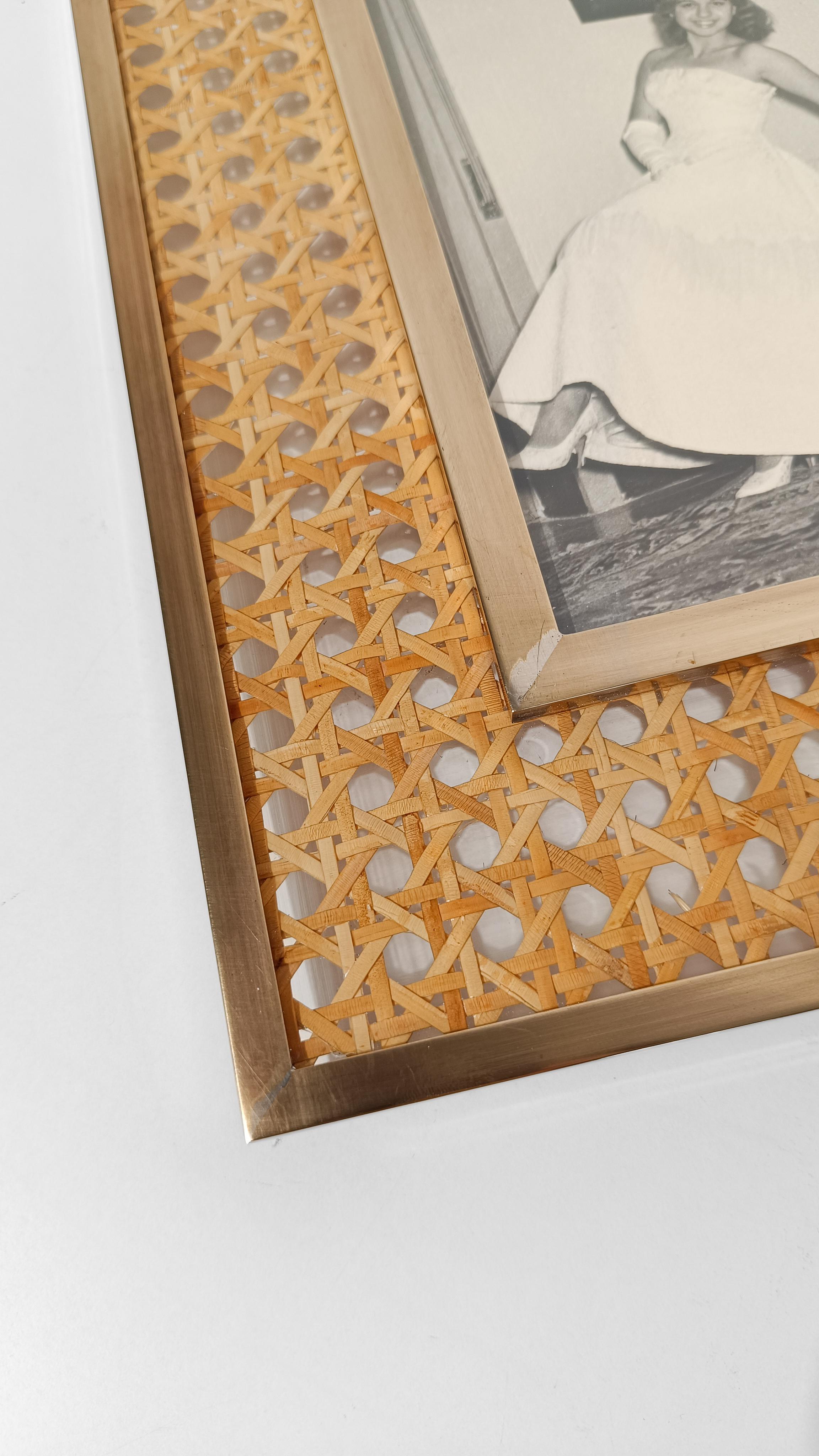 Bilderrahmen aus Lucite, Schilfrohr Webbing & Messing, Christian Dior-Stil, Italien 1970er Jahre im Angebot 10