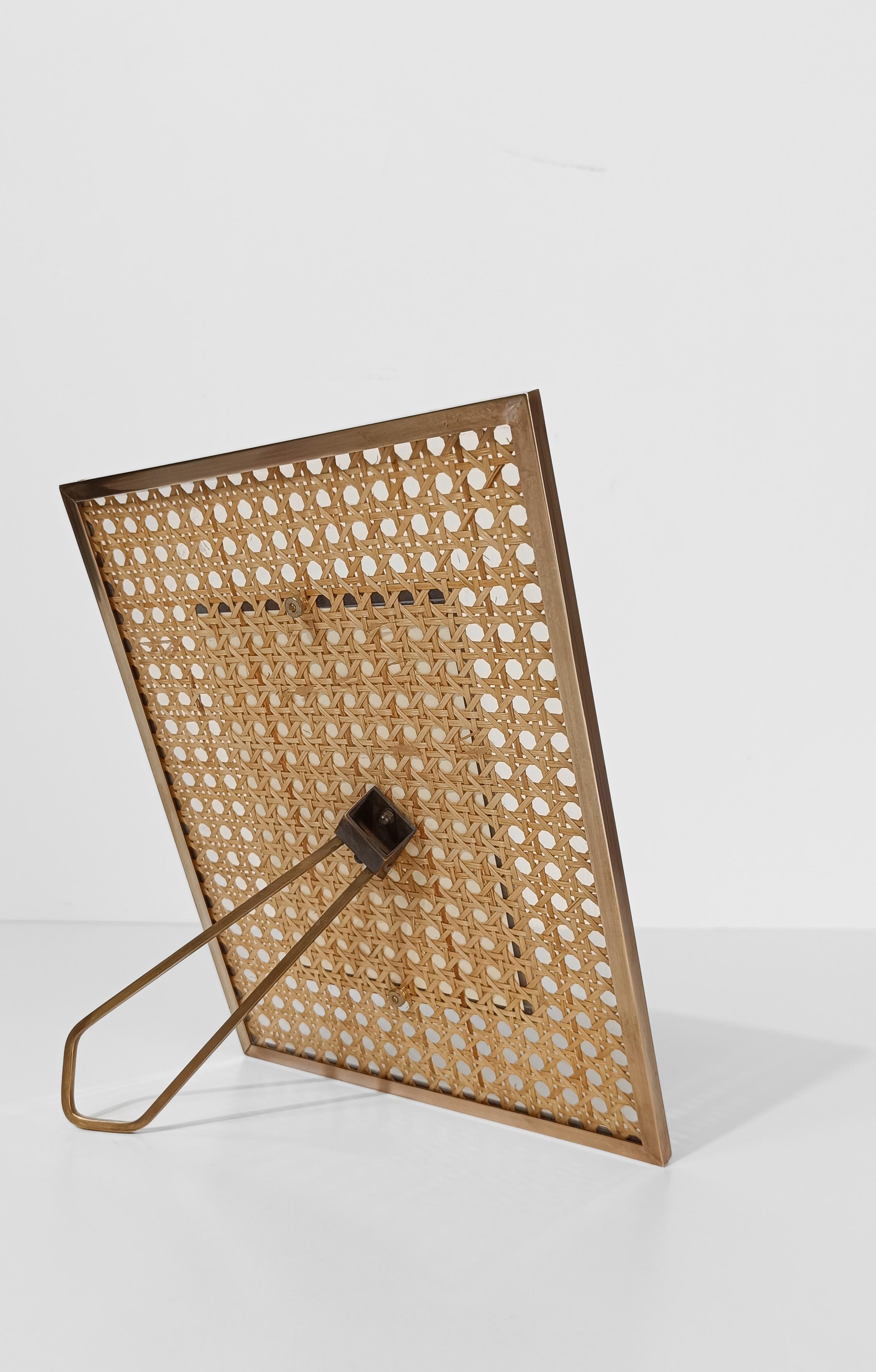 Bilderrahmen aus Lucite, Schilfrohr Webbing & Messing, Christian Dior-Stil, Italien 1970er Jahre im Angebot 3